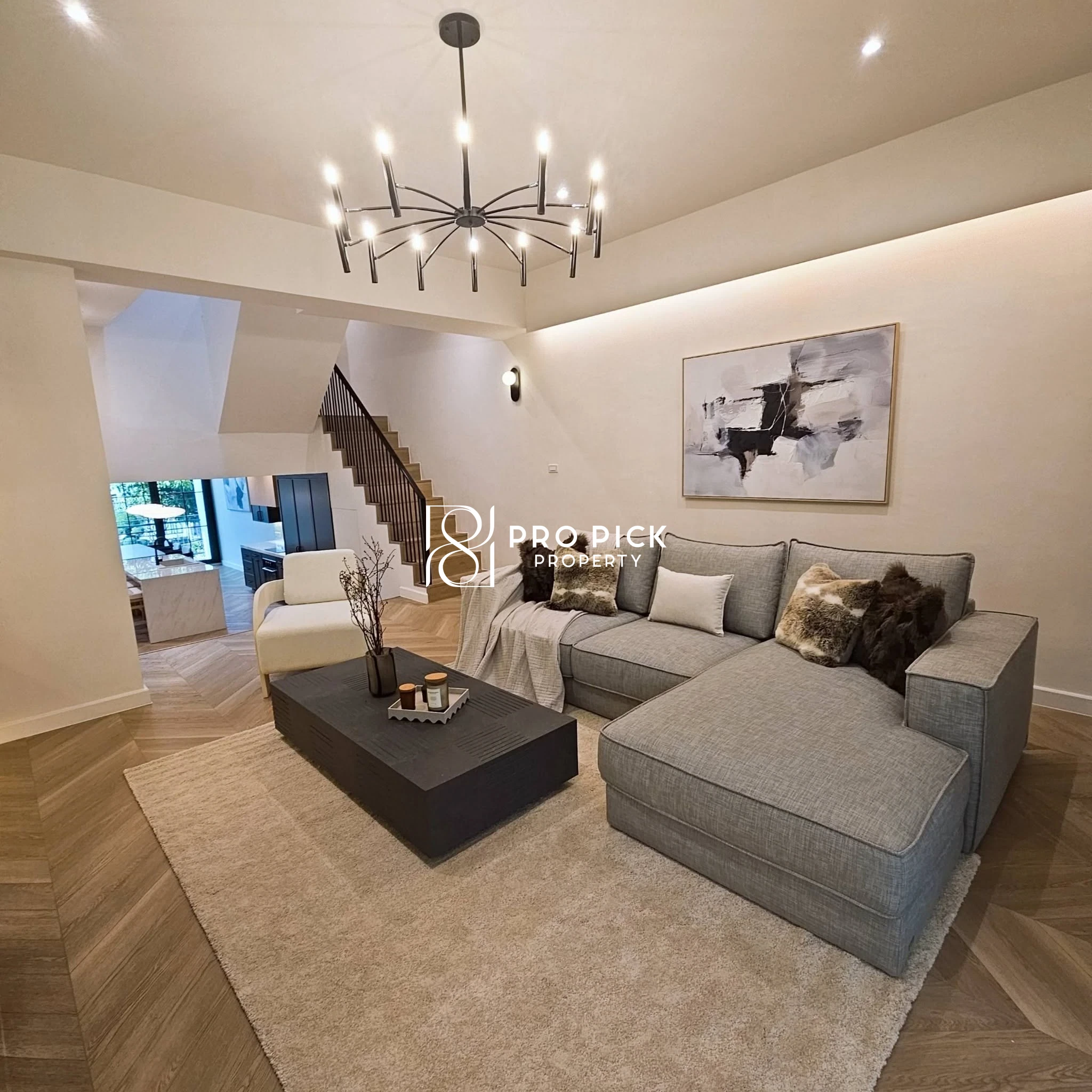 5 Bed Townhouse in Watthana, 170,000 THB/mo