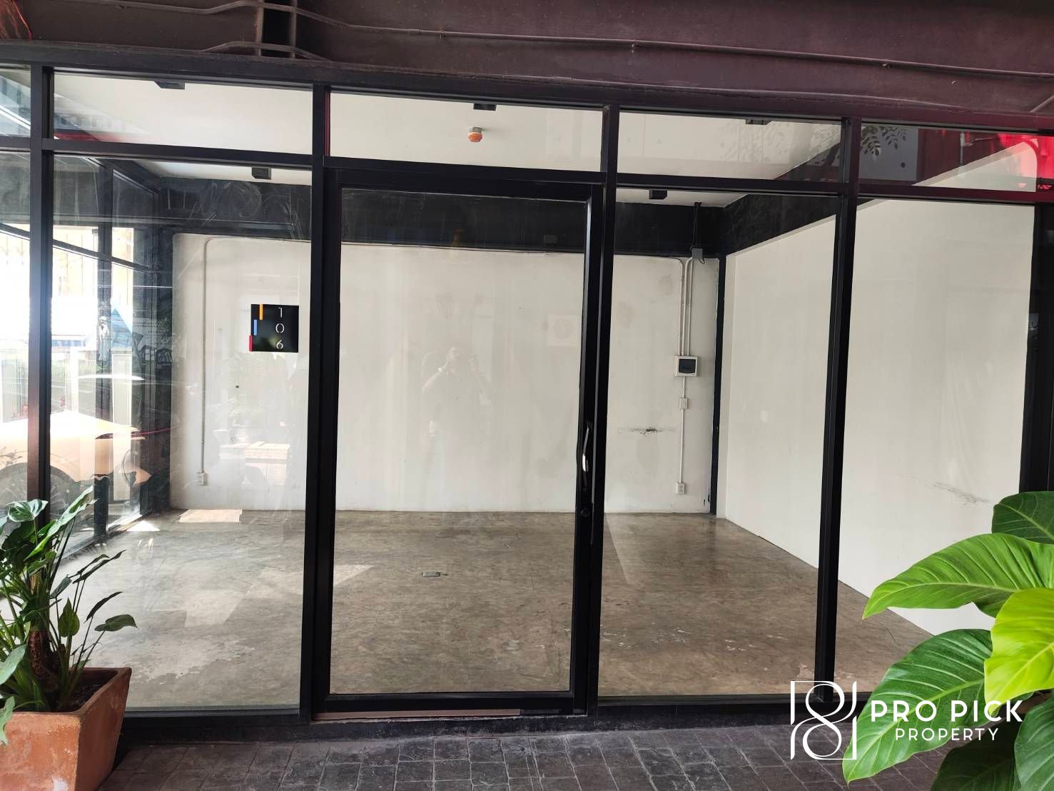 For Rent Retail Space BTS Ekkamai Sukhumvit Watthana Bangkok PP-00323