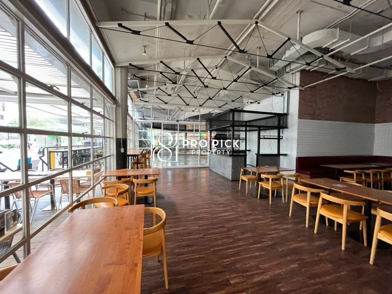 Retail in Watthana, 271,500 THB/mo