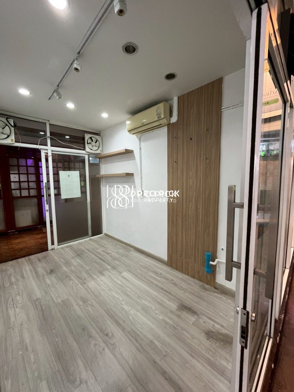 For Rent Retail Space BTS Phrom Phong Sukhumvit Watthana PP-00021 For Nail Salon, Hair Salon, Cafe photo 2