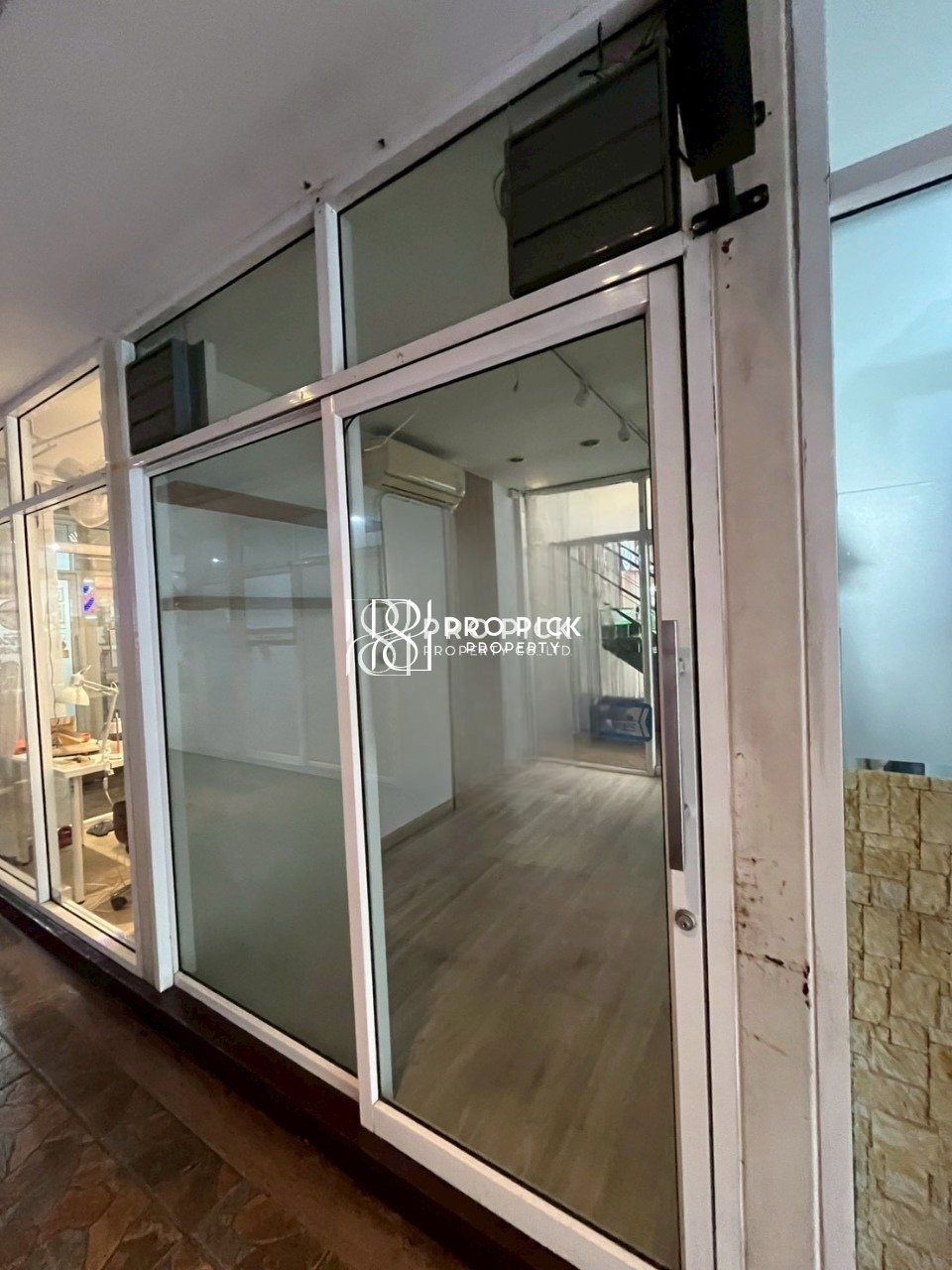 For Rent Retail Space BTS Phrom Phong Sukhumvit Watthana PP-00021 For Nail Salon, Hair Salon, Cafe photo 3