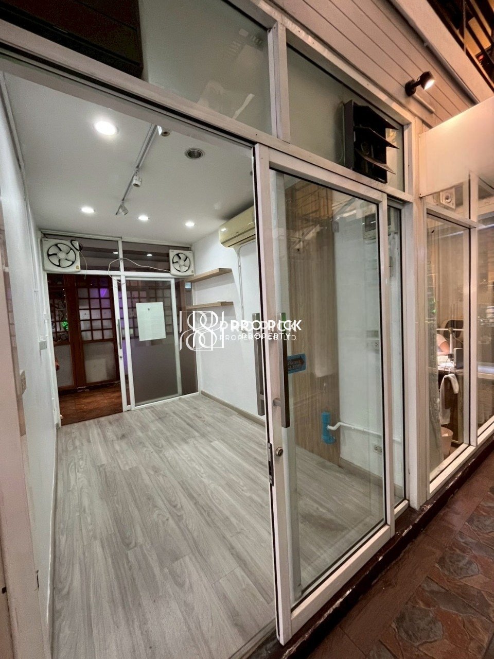 For Rent Retail Space BTS Phrom Phong Sukhumvit Watthana PP-00021 For Nail Salon, Hair Salon, Cafe photo 4