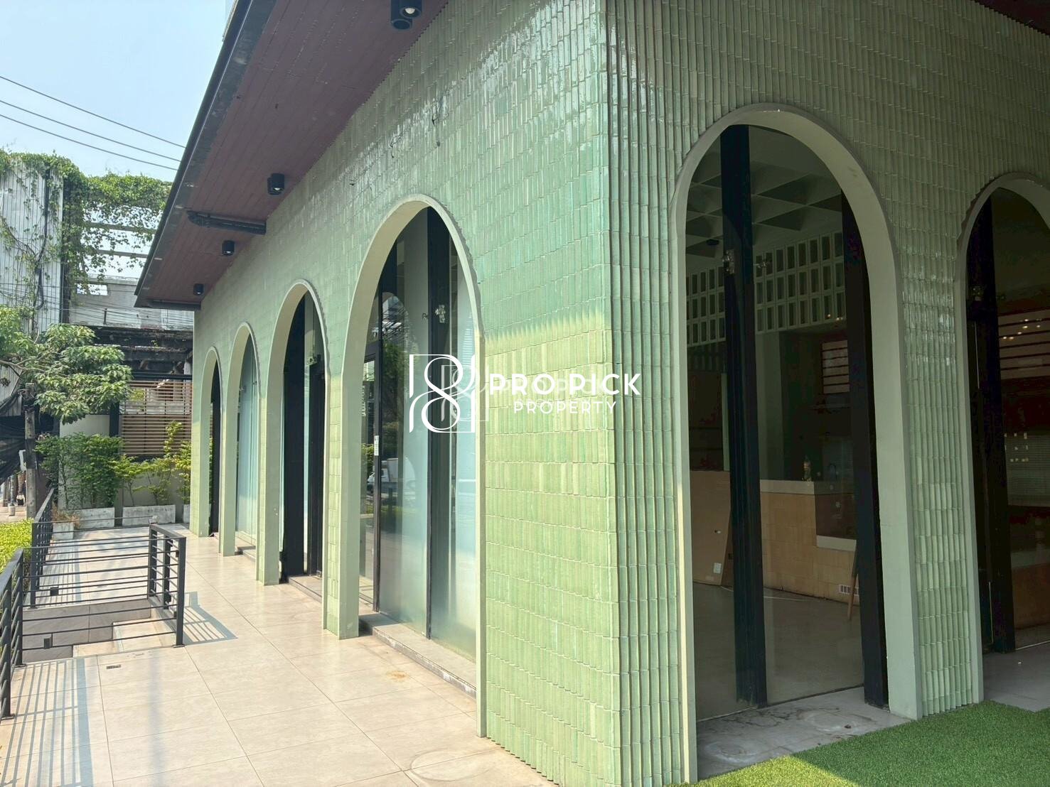 For Rent Retail Space BTS Ekkamai Sukhumvit Watthana PP-00032 For Restaurant, Bar, Cafe