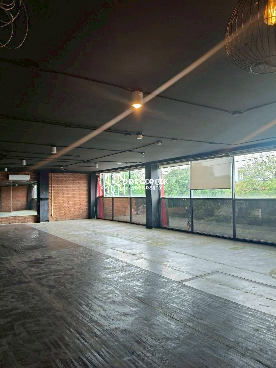 For Rent Retail Space BTS Ekkamai Sukhumvit Watthana PP-00034 For Clinic, Studio, Office