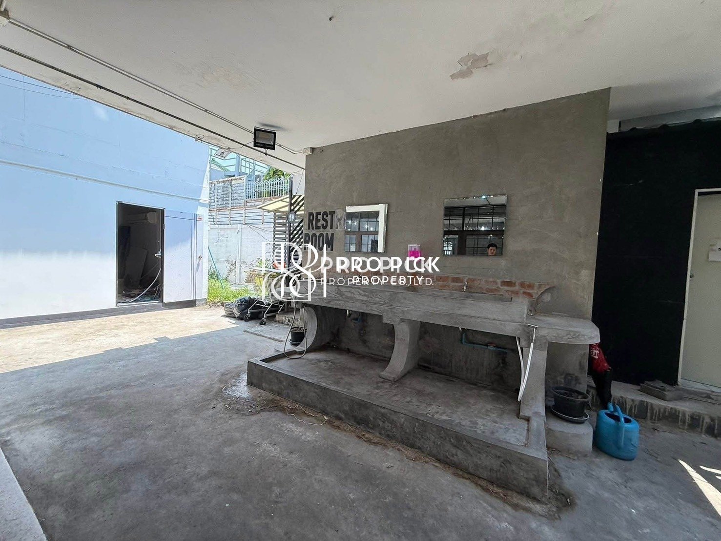 For Rent Retail Space BTS Ekkamai Sukhumvit Watthana PP-00046 more photos