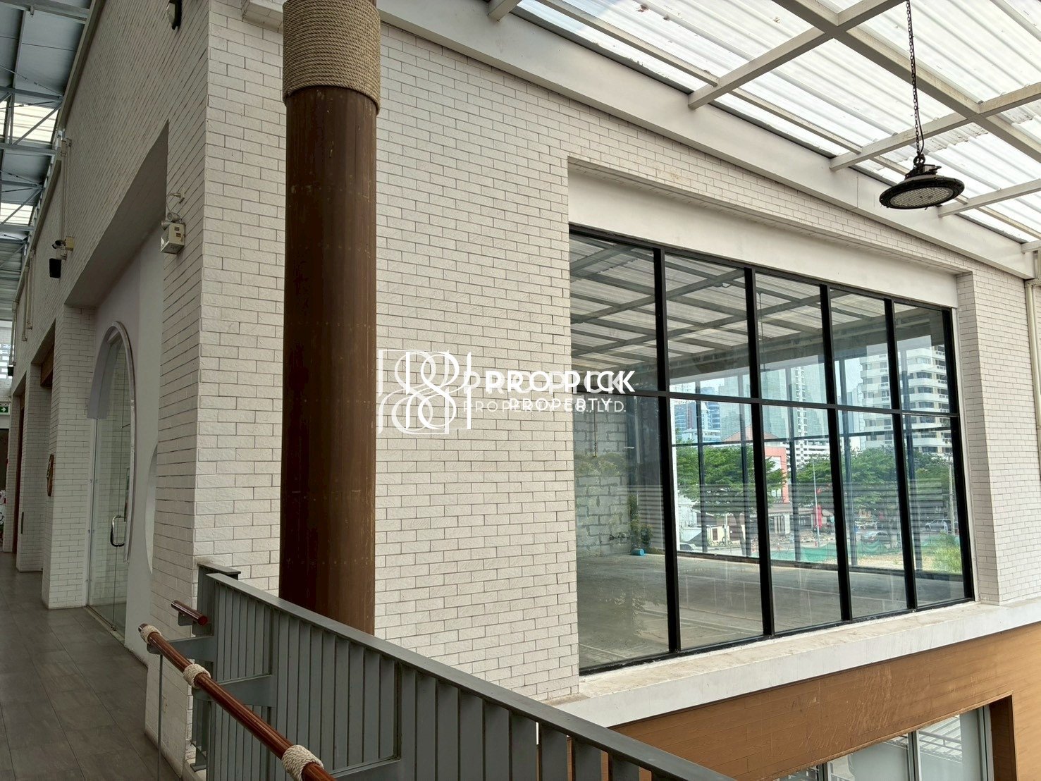 For Rent Retail Space BTS Phrom Phong Sukhumvit Khlong Toei PP-00052 photo 2