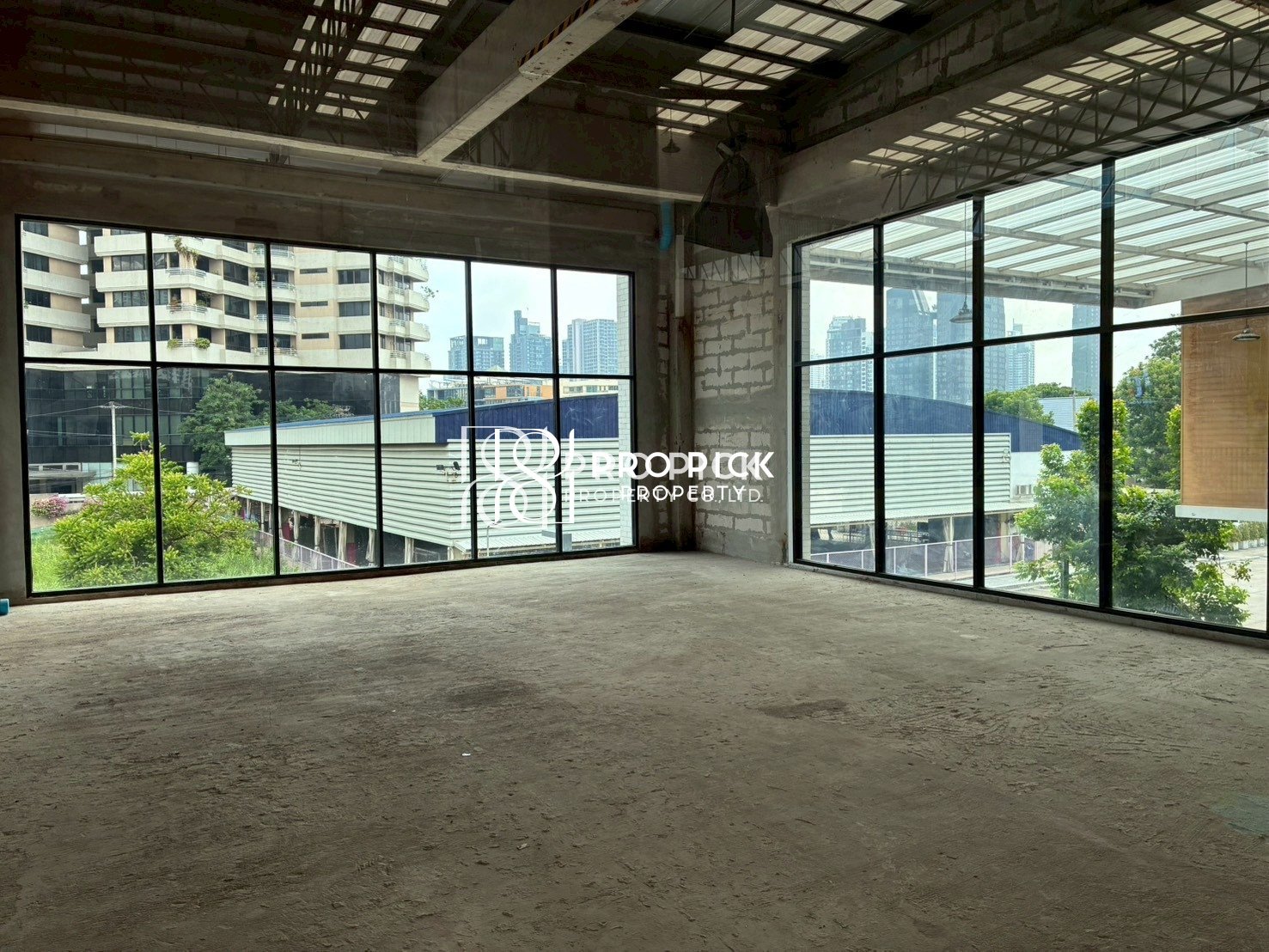 For Rent Retail Space BTS Phrom Phong Sukhumvit Khlong Toei PP-00052 more photos