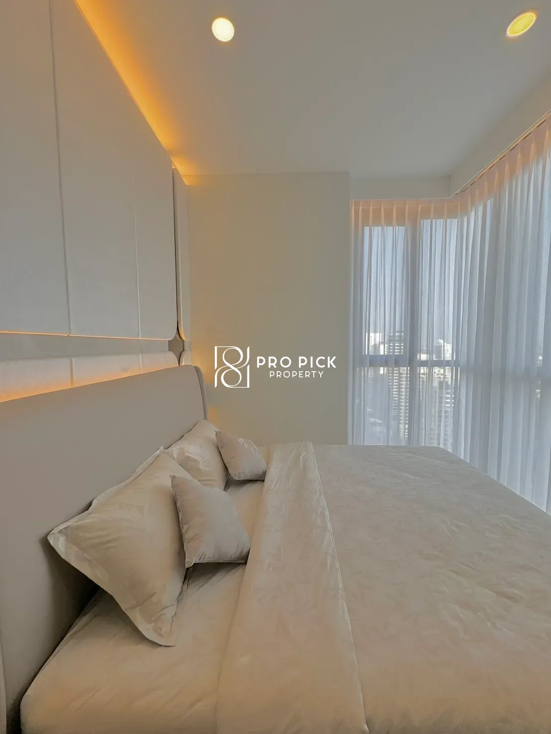 2 Bed Condominium in Watthana, 60,000 THB/mo