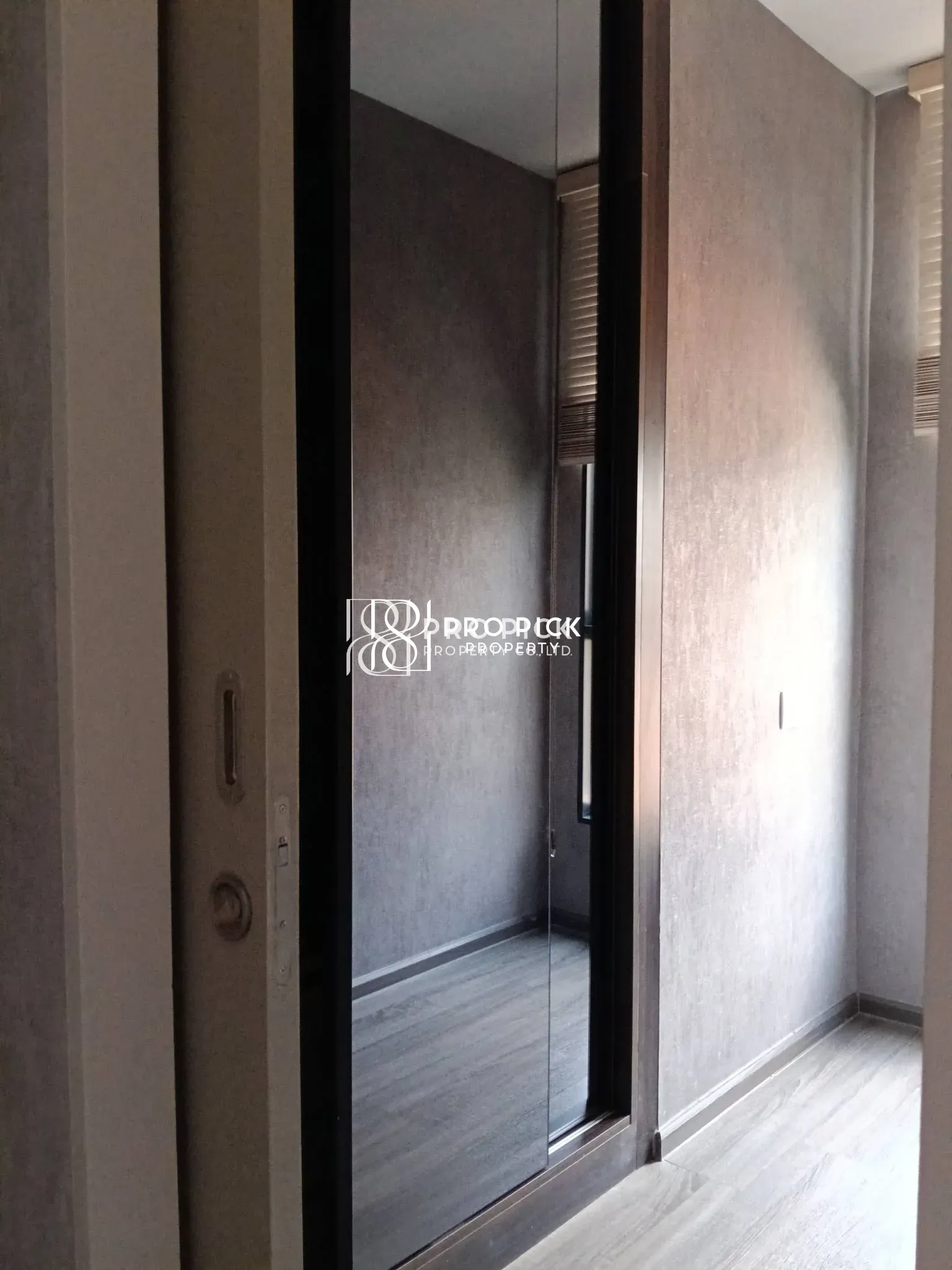 For Rent Condo Ideo mobi Sukhumvit 40 BTS Ekamai Sukhumvit Khlong Toei PP-00092 more photos
