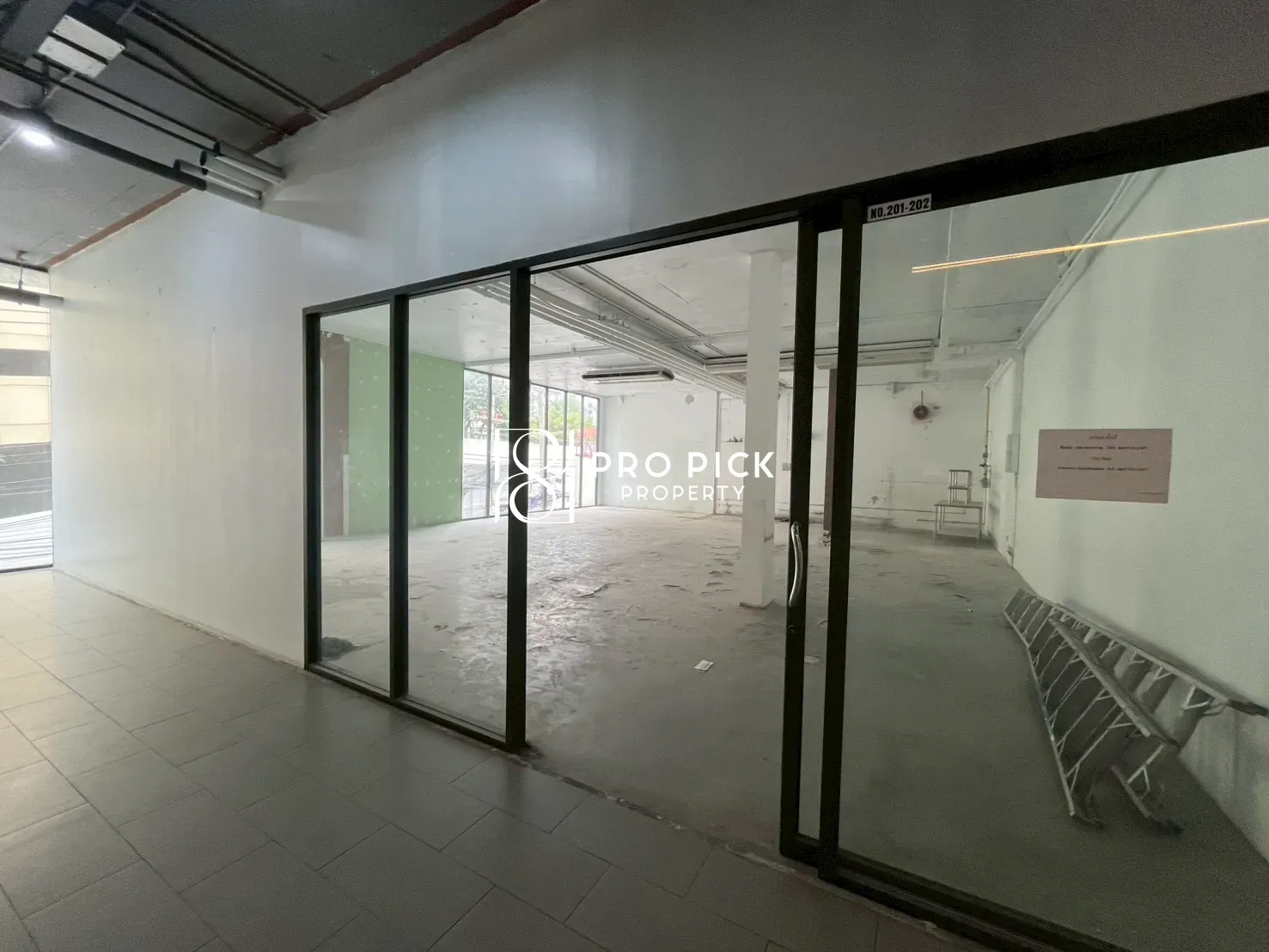 For Rent Retail Space BTS Asok MRT Sukhumvit Sukhumvit Watthana PP-00106 more photos
