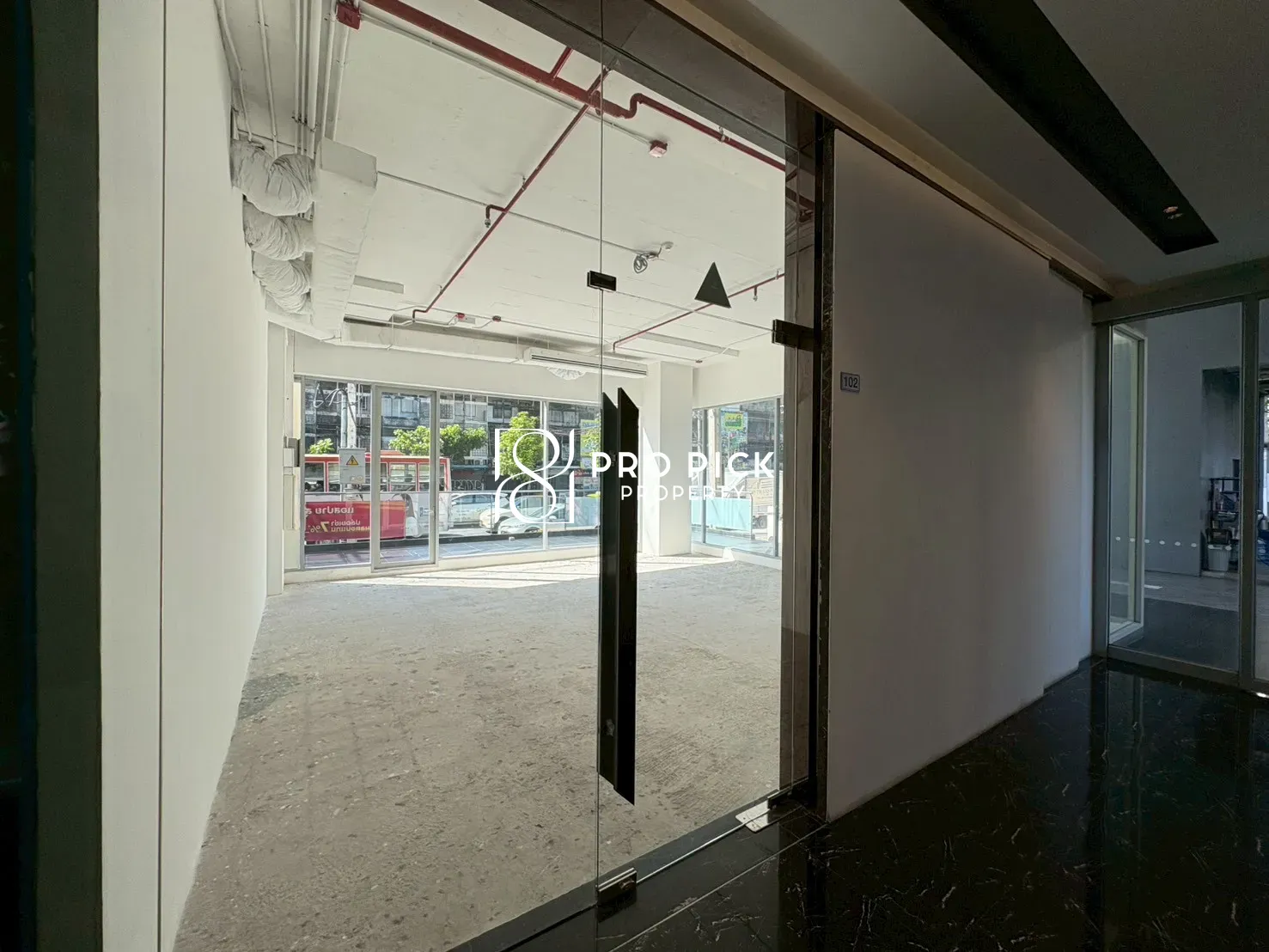 For Rent Retail Space 54 sq.m. near BTS Phra Khanong Sukhumvit Khlong Toei PP-00172 more photos