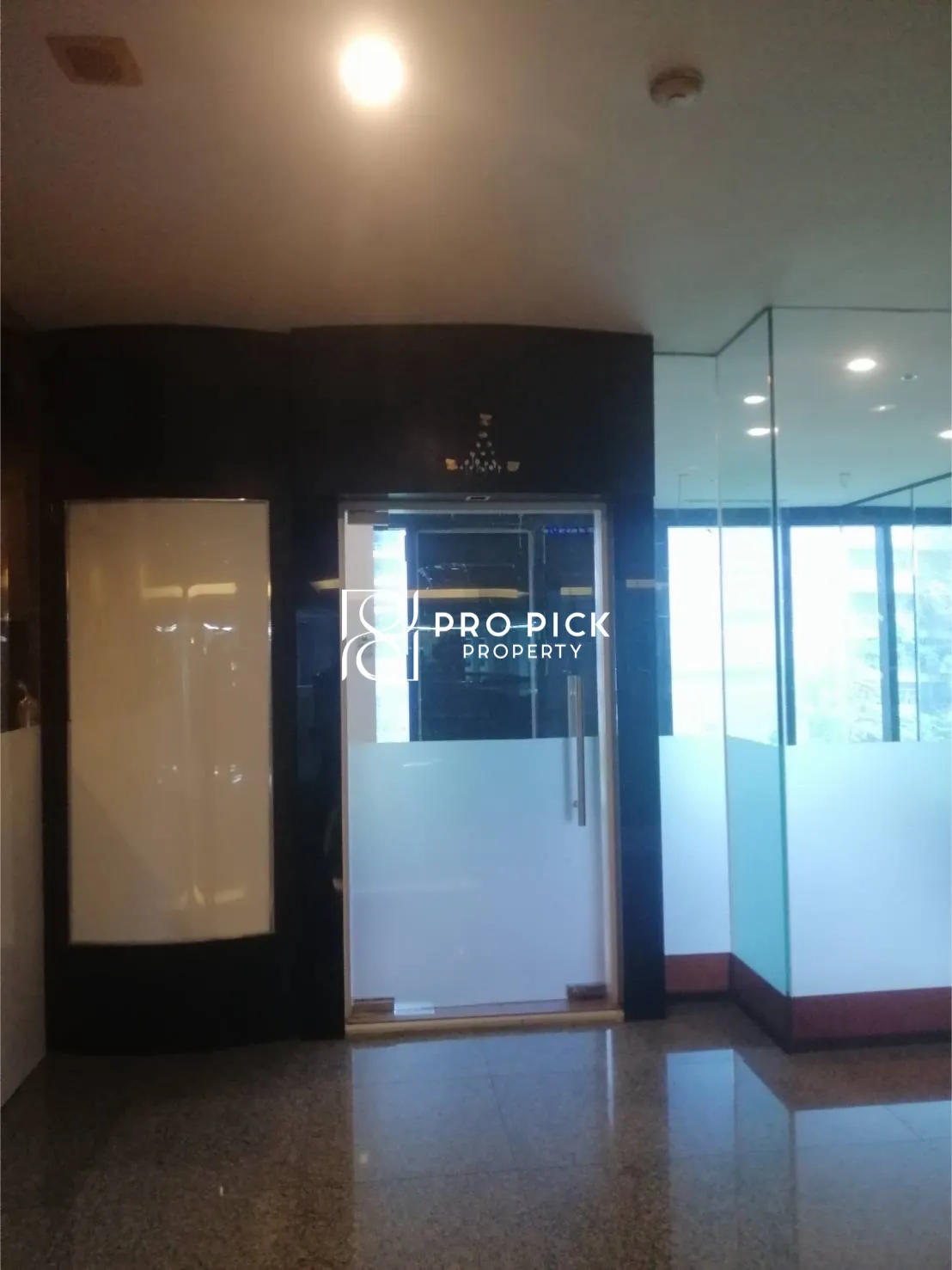 Office in Khlong Toei, 40,000 THB/mo