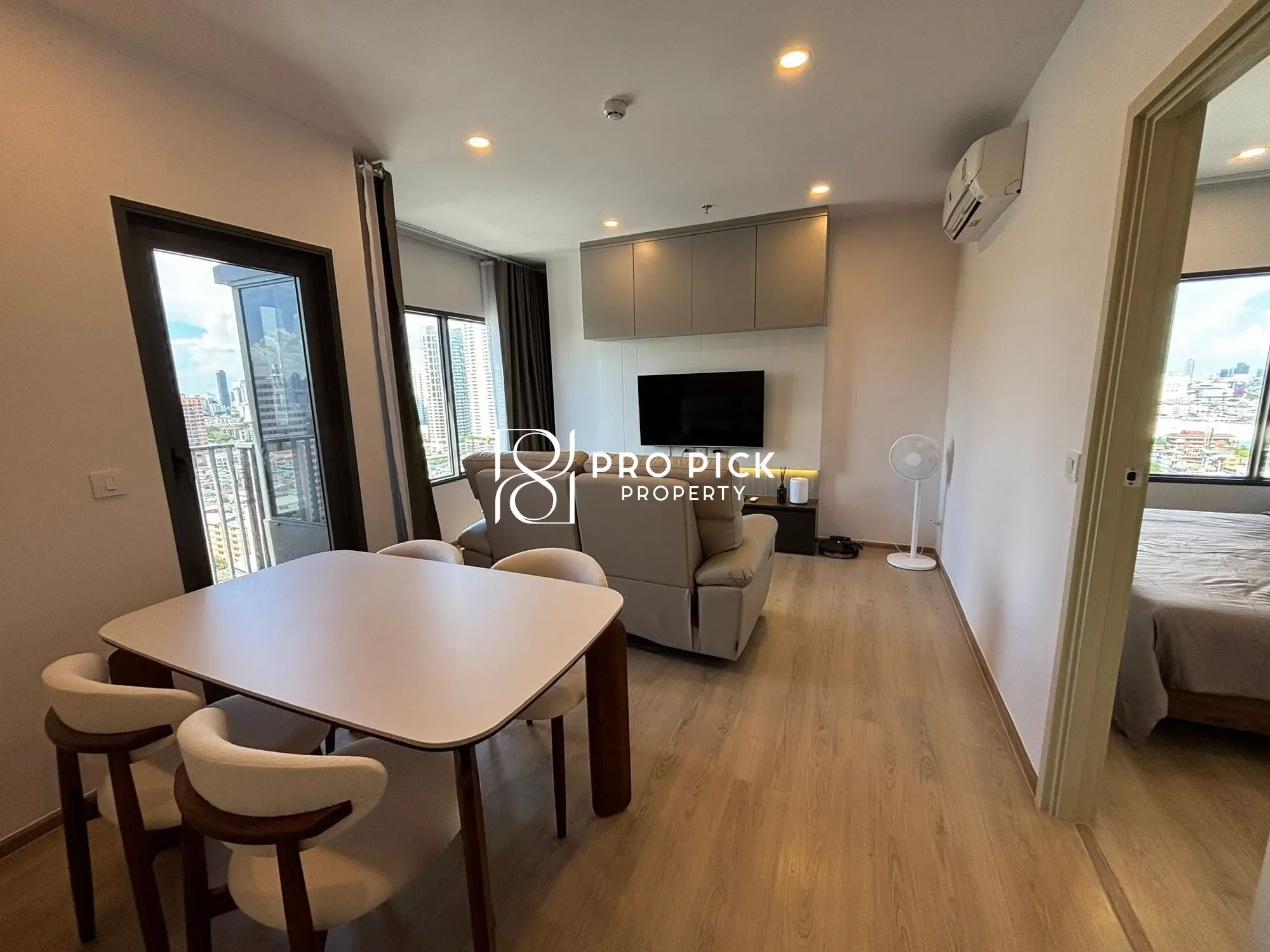 For Rent and Sale Condo Life Rama 4 - Asoke 2 Beds 1 Bath BTS Asok Sukhumvit khlong Toei PP-00233 - cover