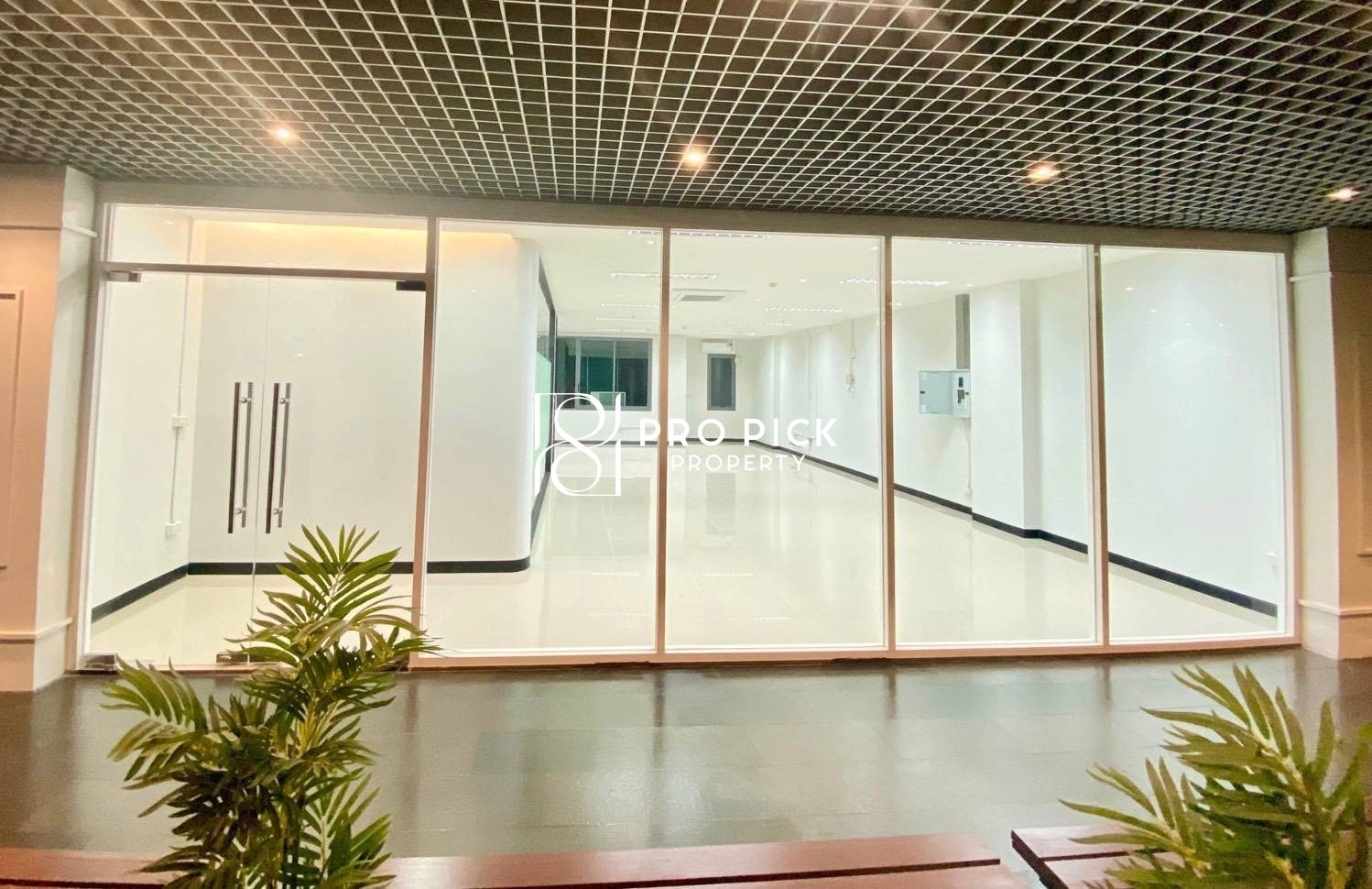 For Rent Retail Space Office Space BTS Ekkamai Sukhumvit Khlong Toei PP-00326