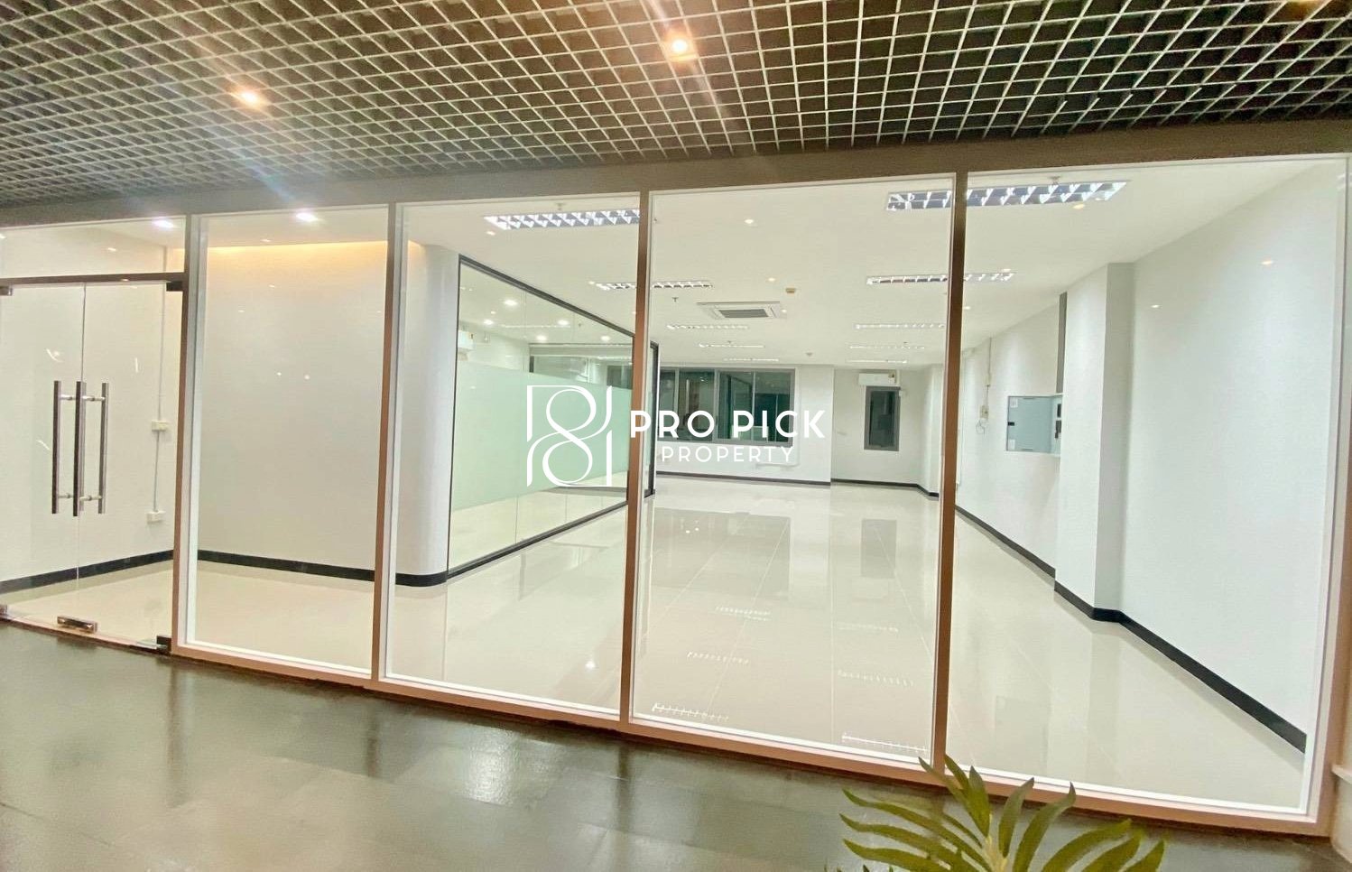 For Rent Retail Space Office Space BTS Ekkamai Sukhumvit Khlong Toei PP-00326 photo 2