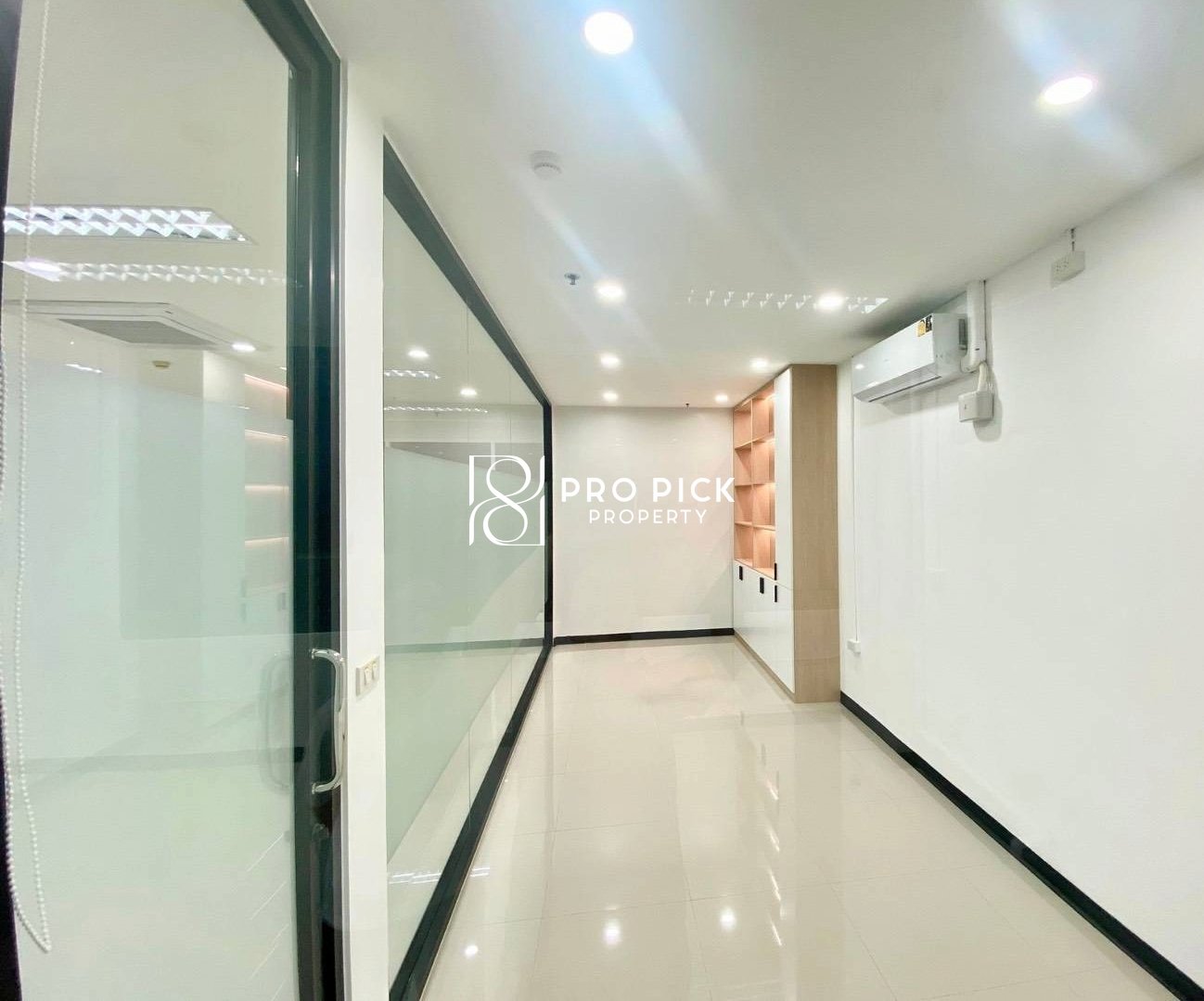 For Rent Retail Space Office Space BTS Ekkamai Sukhumvit Khlong Toei PP-00326 more photos