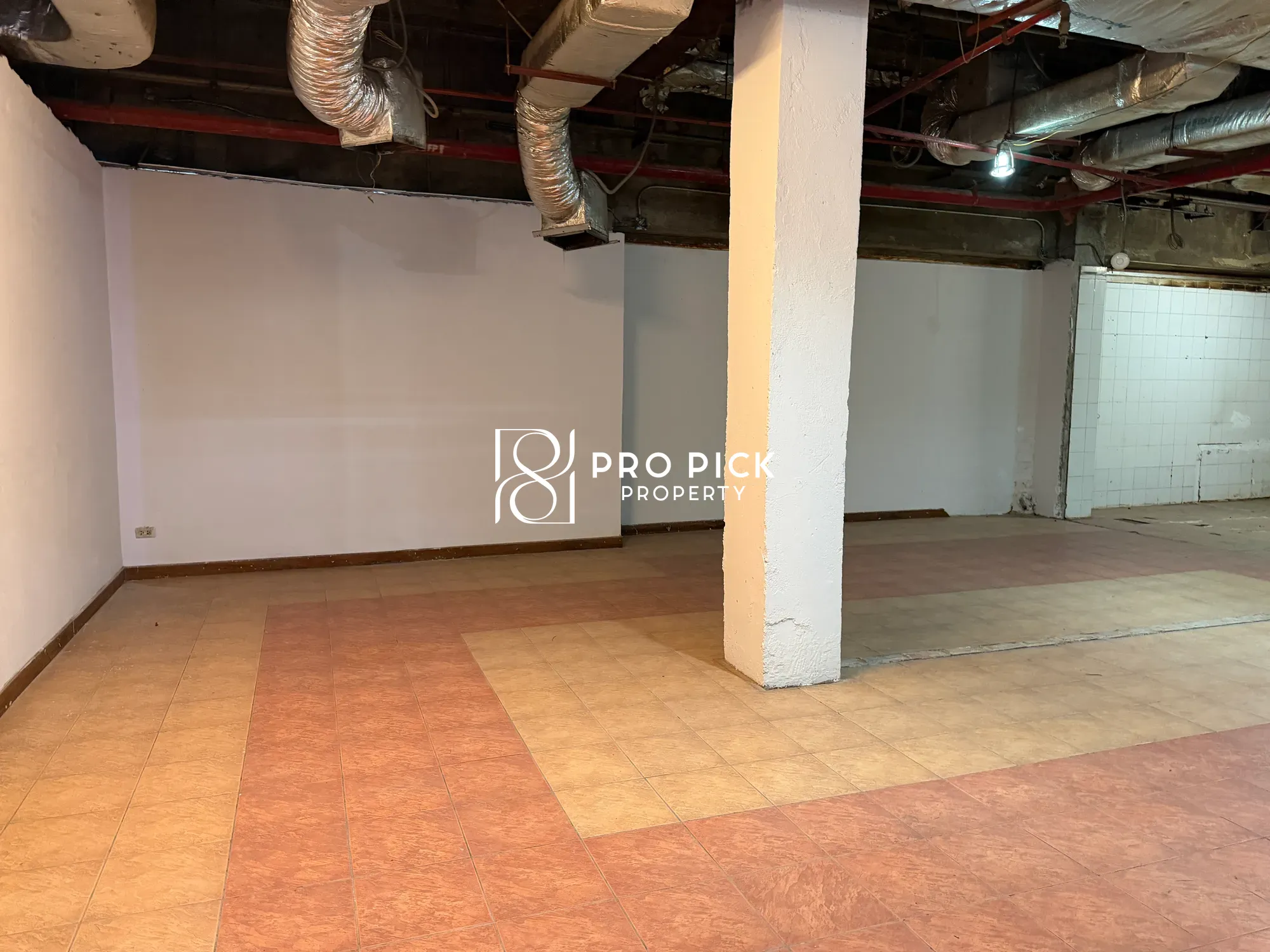 Retail in Bang Rak, 115,500 THB/mo