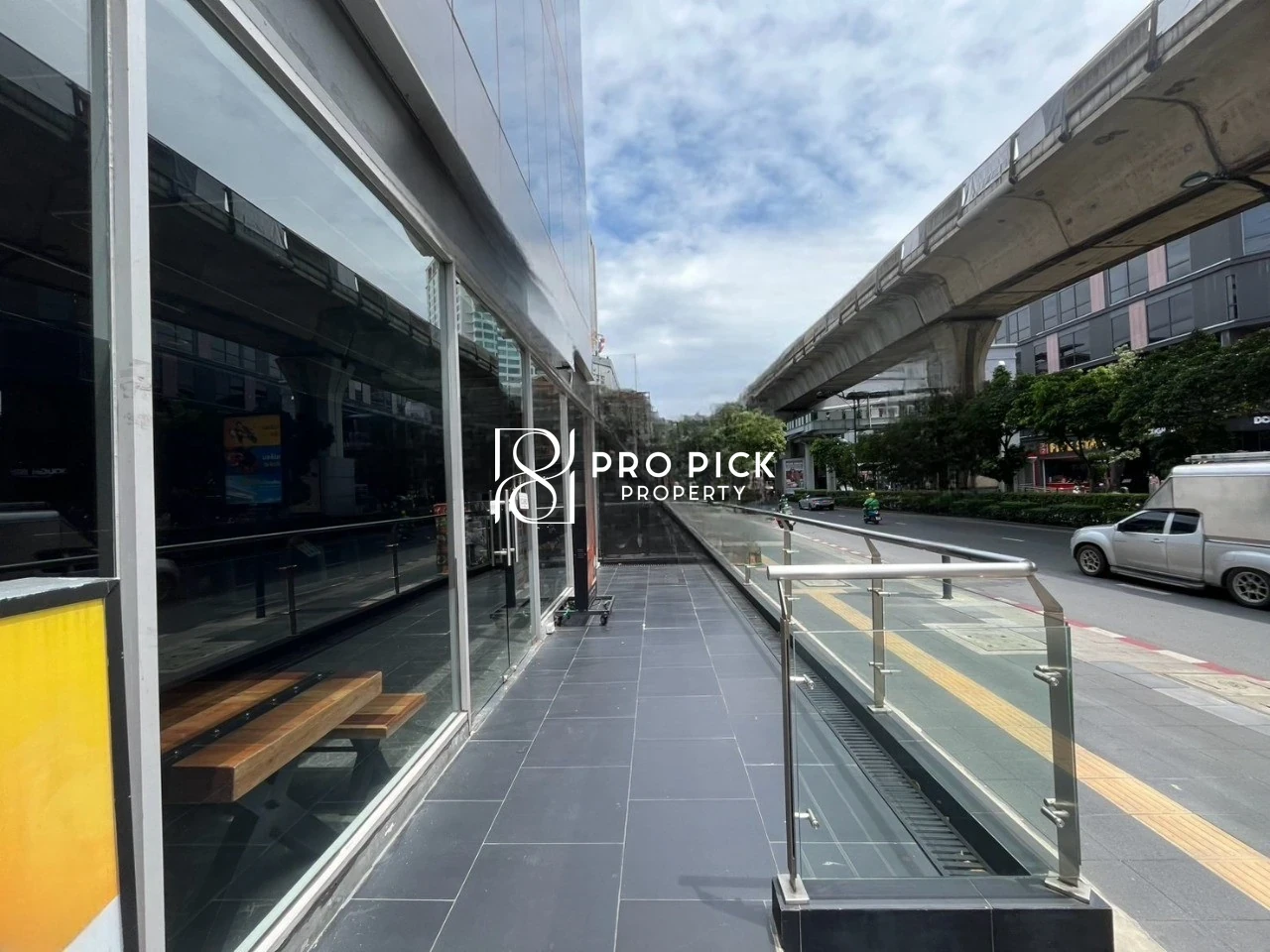 For Rent Retail Space 168 sq.m. BTS Phra Khanong Sukhumvit Khlong Toei Bangkok PP-0395 - cover