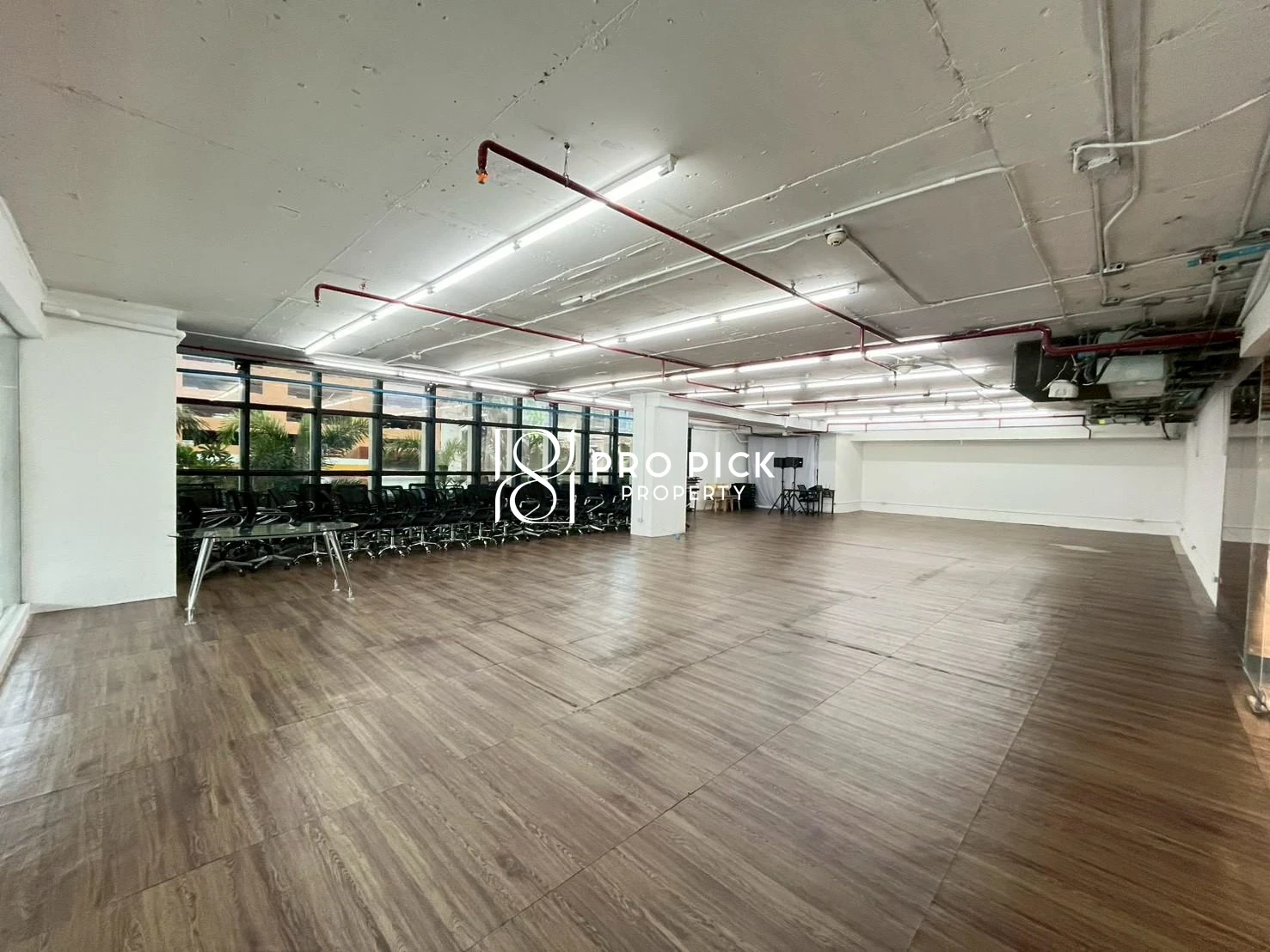 For Rent Office Space 194 Sqm. BTS Ekkamai Sukhumvit Watthana Bangkok PP-00406 more photos