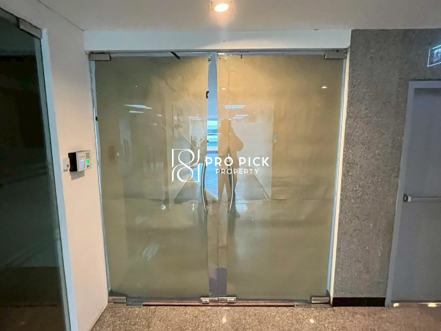 For Rent Office 150 Sqm. BTS Ekkamai Sukhumvit Watthana Bangkok PP-00408 more photos