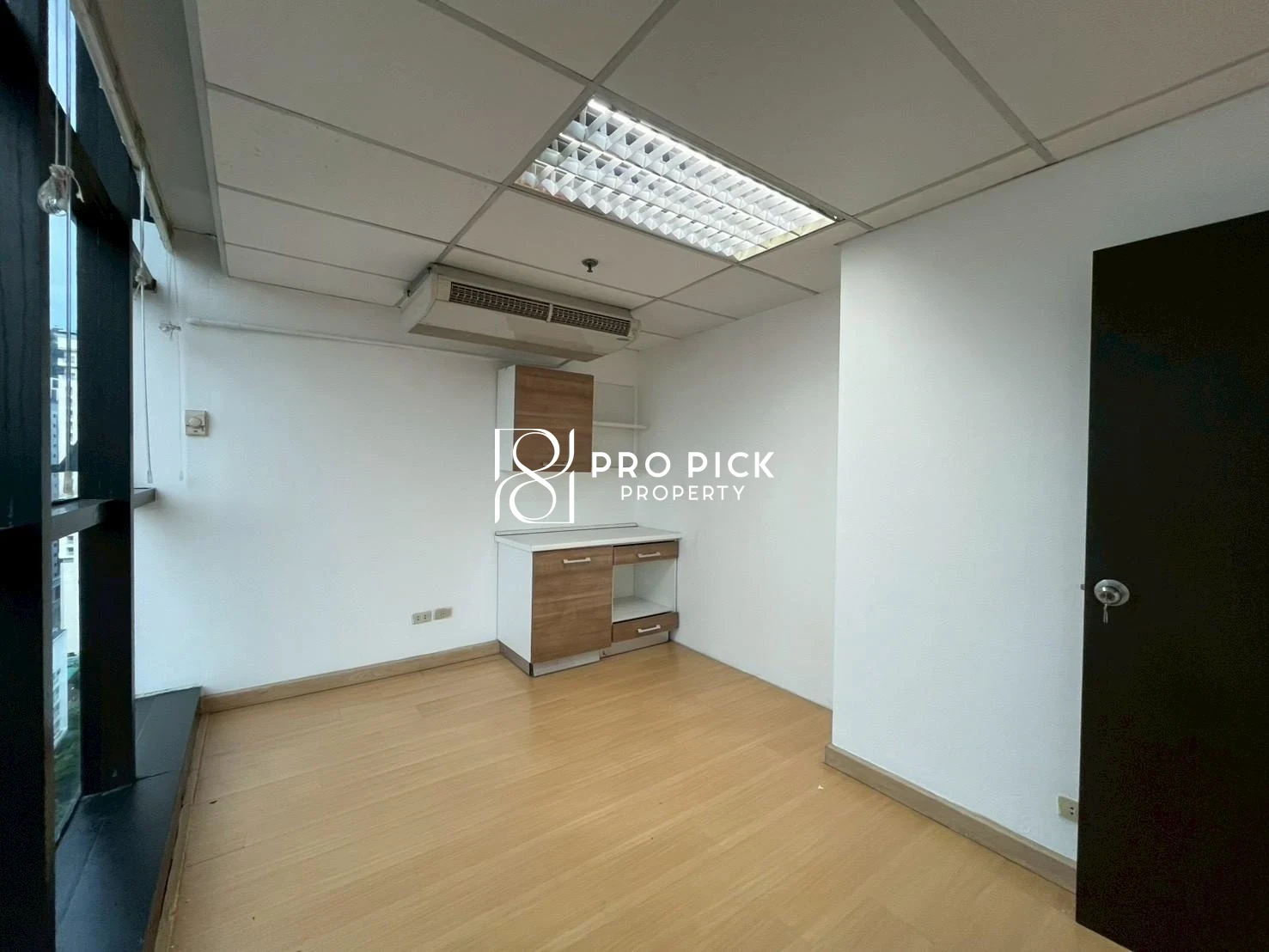 For Rent Office 135 Sqm. BTS Ekkamai Sukhumvit Watthana Bangkok PP-00409 more photos