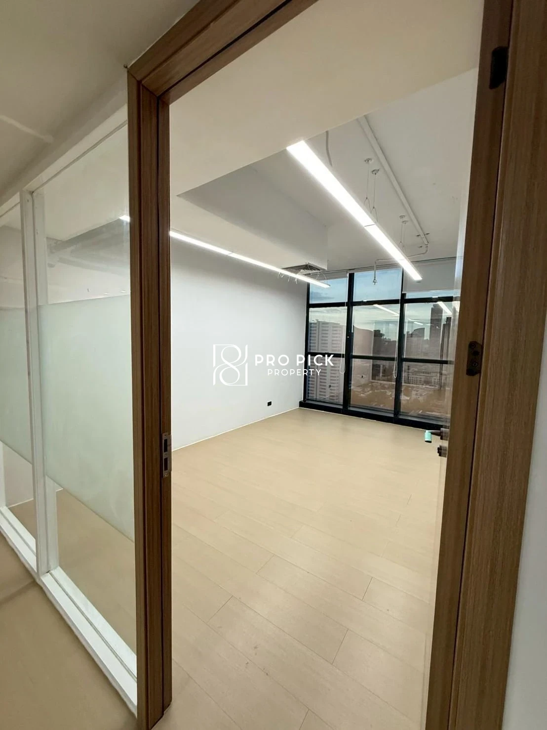 For Rent Office Space 450 Sqm. BTS Ekkamai Sukhumvit Watthana Bangkok PP-00421 more photos