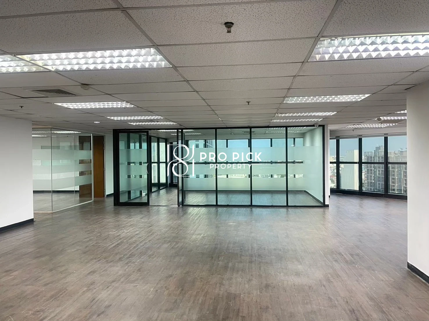 For Rent Office Space 450 Sqm. BTS Ekkamai Sukhumvit Watthana Bangkok PP-00424 more photos