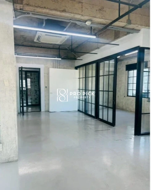 For Rent Office Space 84 Sqm. BTS Phrom Phong Sukhumvit Rd Khwaeng Khlong Tan Khet Khlong Toei Bangkok photo 2