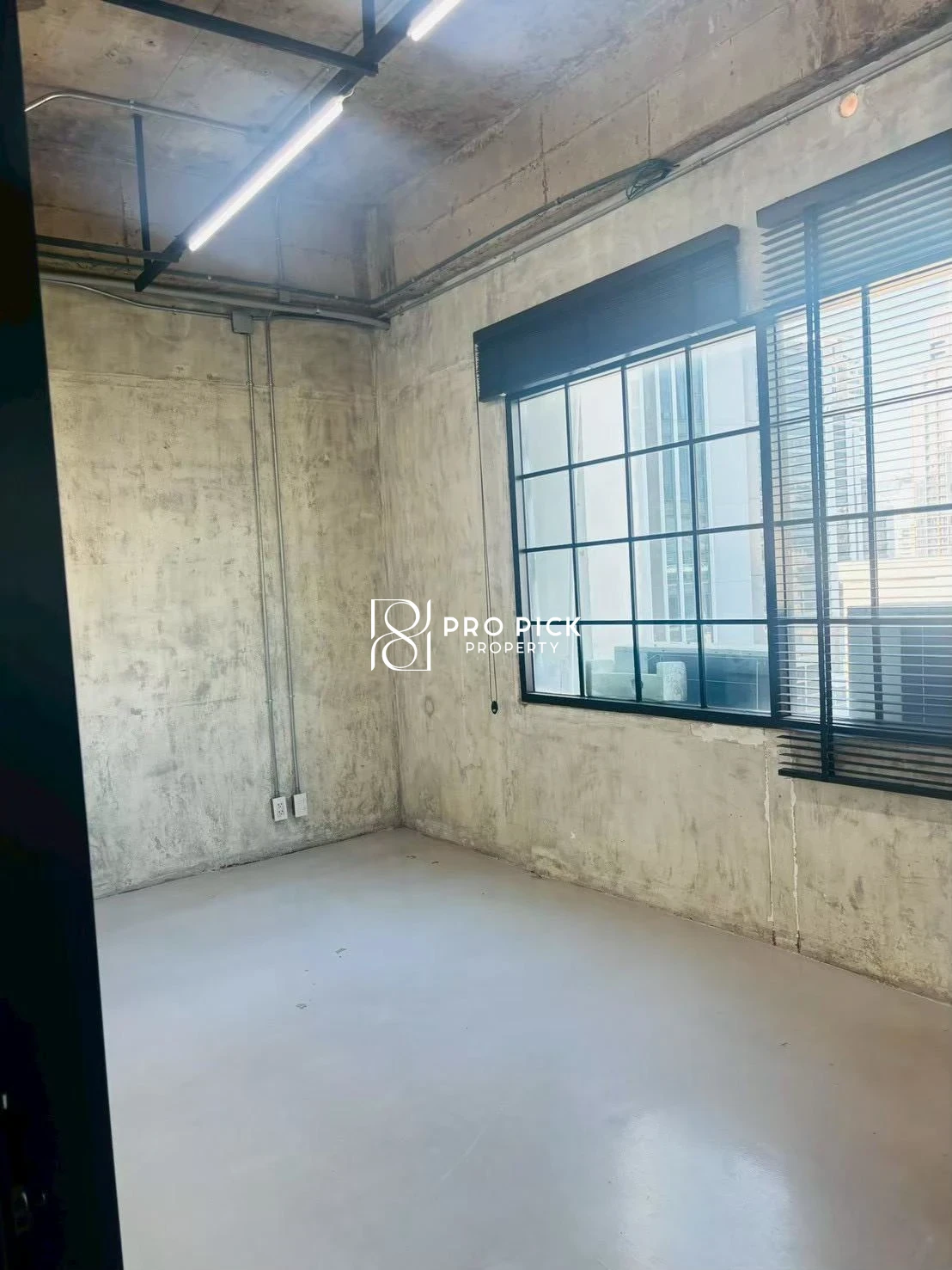 For Rent Office Space 84 Sqm. BTS Phrom Phong Sukhumvit Rd Khwaeng Khlong Tan Khet Khlong Toei Bangkok photo 3