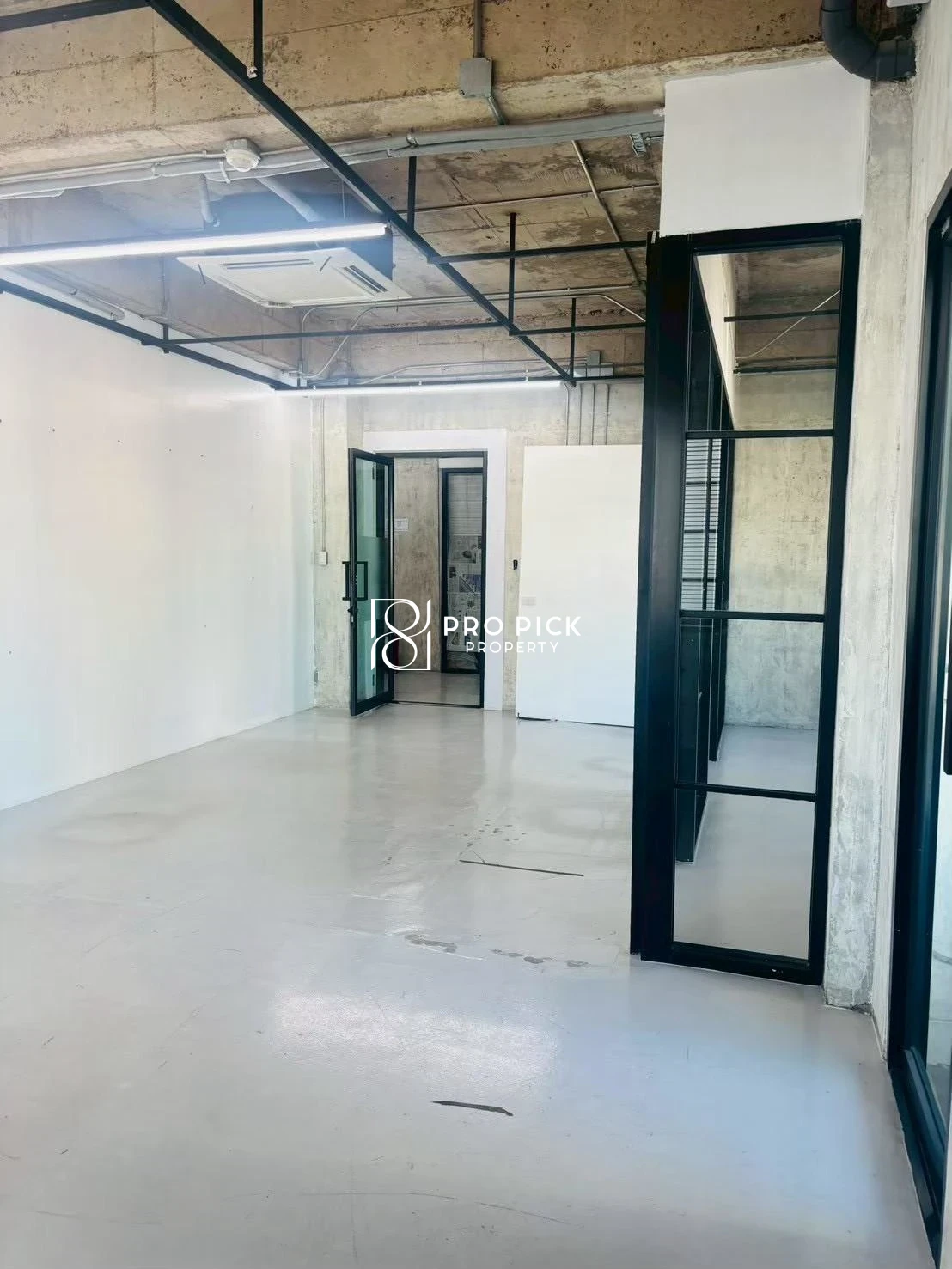 For Rent Office Space 84 Sqm. BTS Phrom Phong Sukhumvit Rd Khwaeng Khlong Tan Khet Khlong Toei Bangkok photo 4