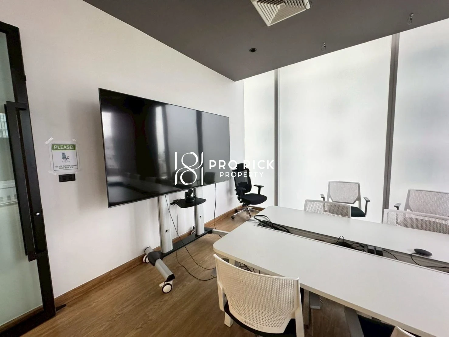 For Rent Office Space 211.34 Sqm. BTS Phrom Phong Sukhumvit Watthana Bangkok PP-00454 more photos
