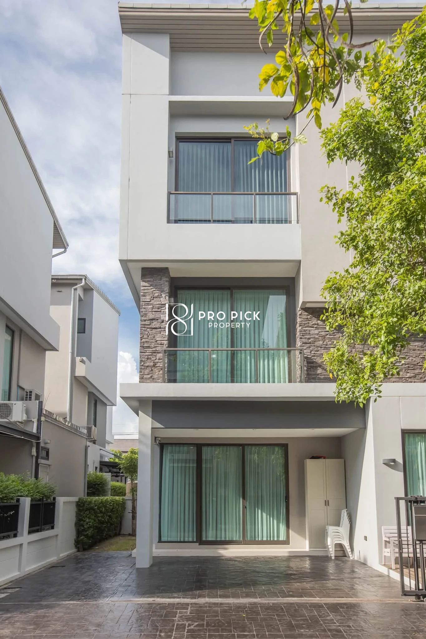 For Rent Town Home Ekkamai - Ramintra Sukhonthasawat Lat Phrao Bangkok PP-00458 - cover