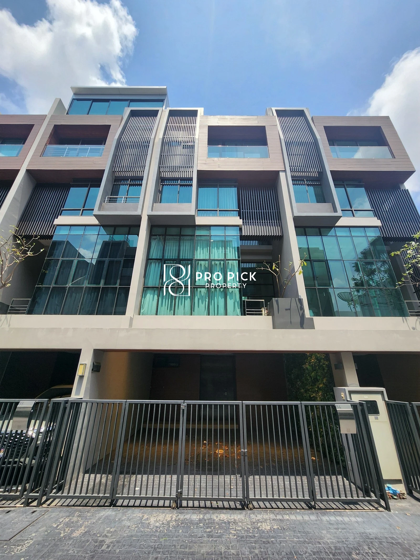 For Rent Townhouse BTS Ekkamai Sukhumvit Watthana Bangkok PP-00461 - cover