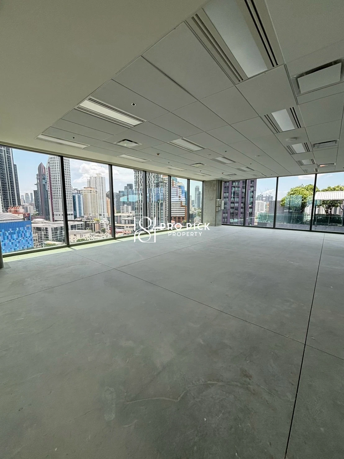 Office in Watthana, 148,245 THB/mo