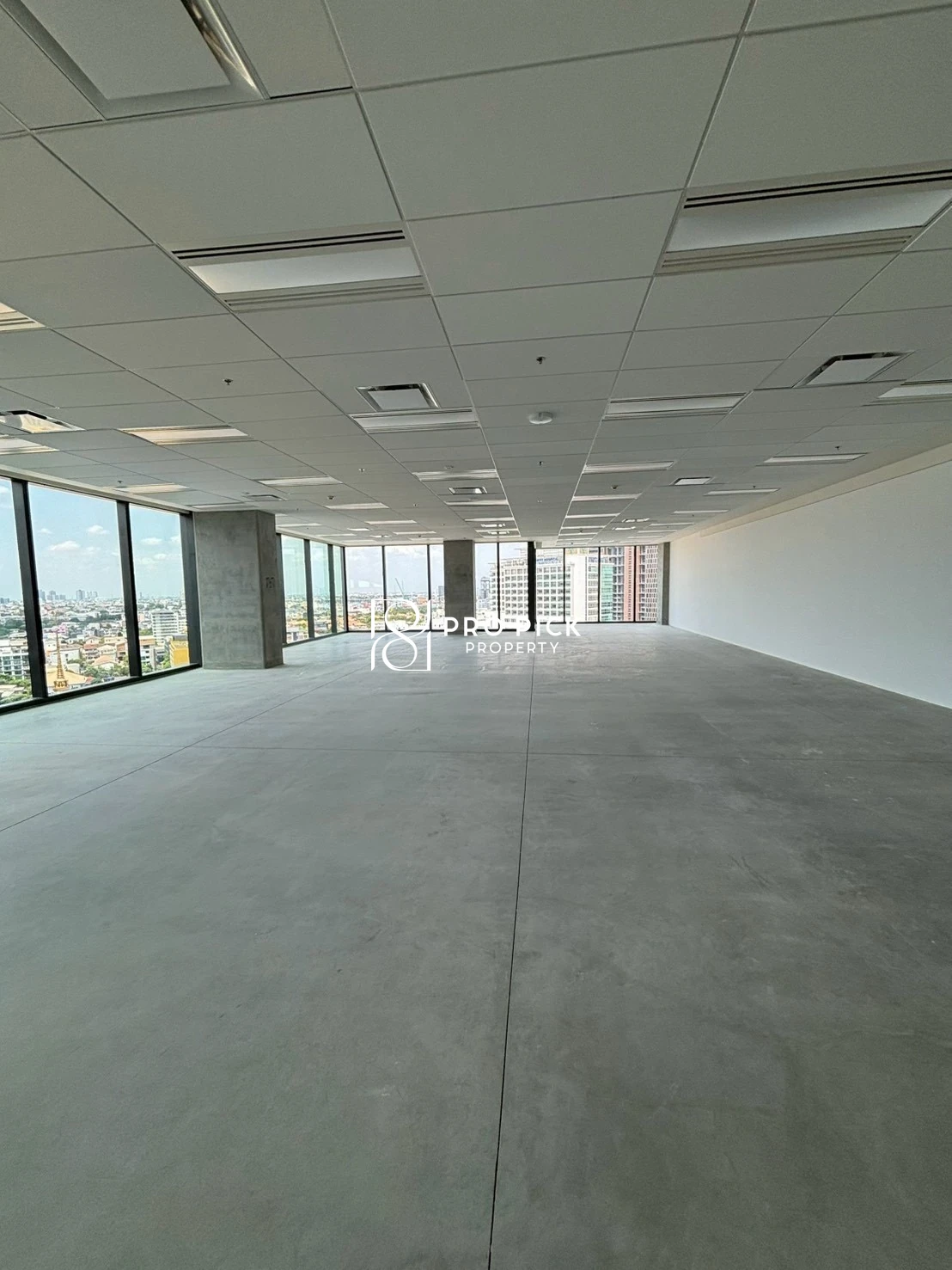 Office in Watthana, 251,360 THB/mo more photos