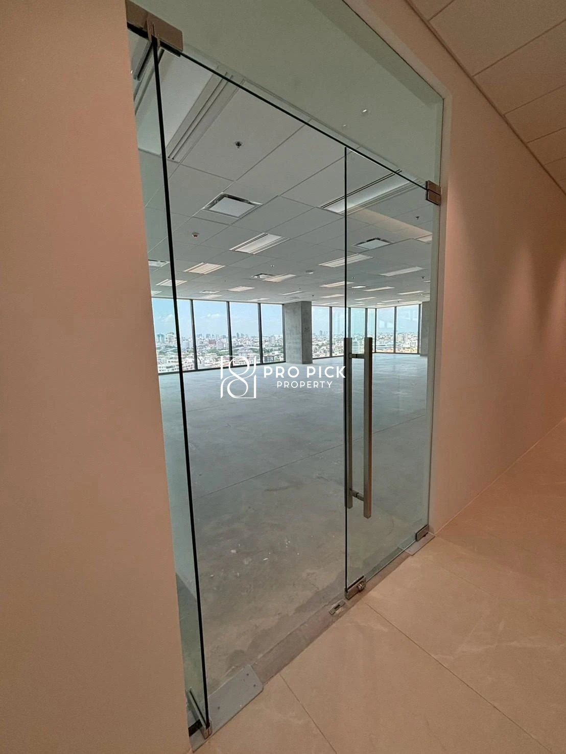 Office in Watthana, 251,360 THB/mo
