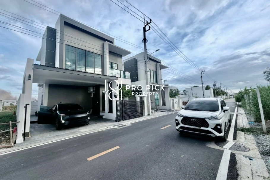 4 Bed Detached House in Bang Na, 50,000 THB/mo