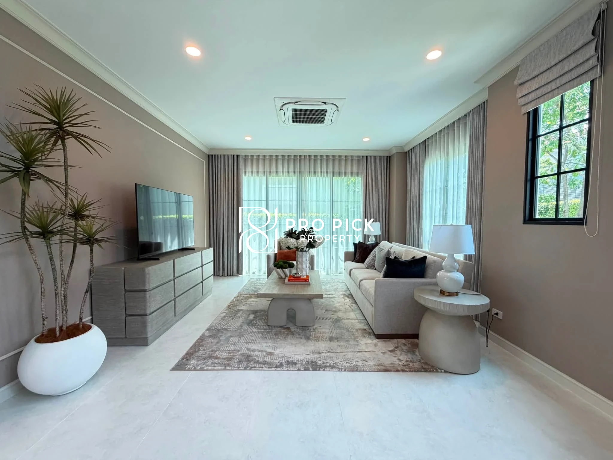 5 Bed Detached House in Saphan Sung, 300,000 THB/mo more photos