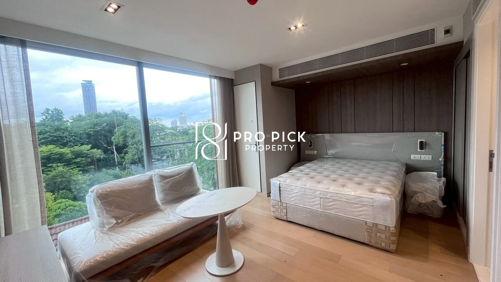 1 Bed Condominium in Watthana, 32,000 THB/mo