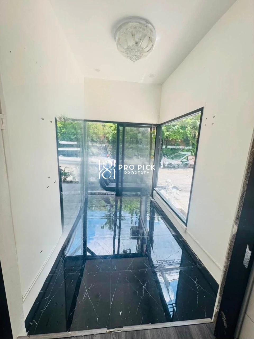 Retail in Khlong Toei, 28,000 THB/mo photo 2