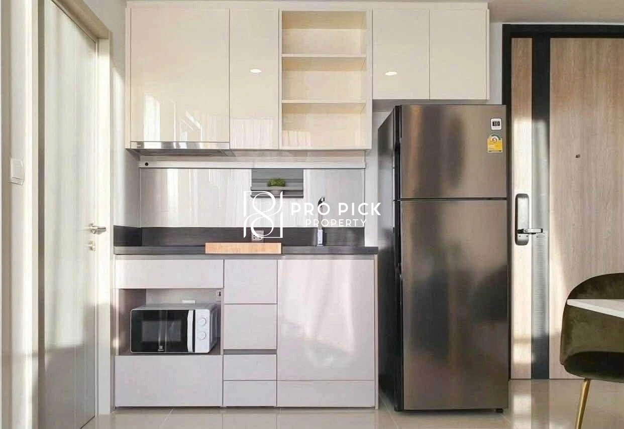 2 Bed Condominium in Khlong Toei, 34,000 THB/mo photo 3