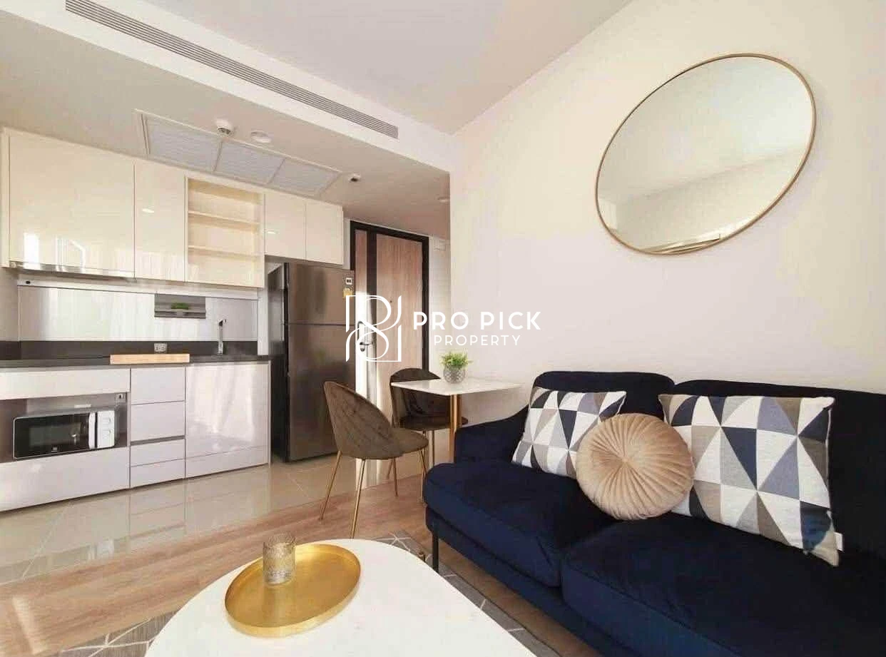 2 Bed Condominium in Khlong Toei, 34,000 THB/mo photo 2