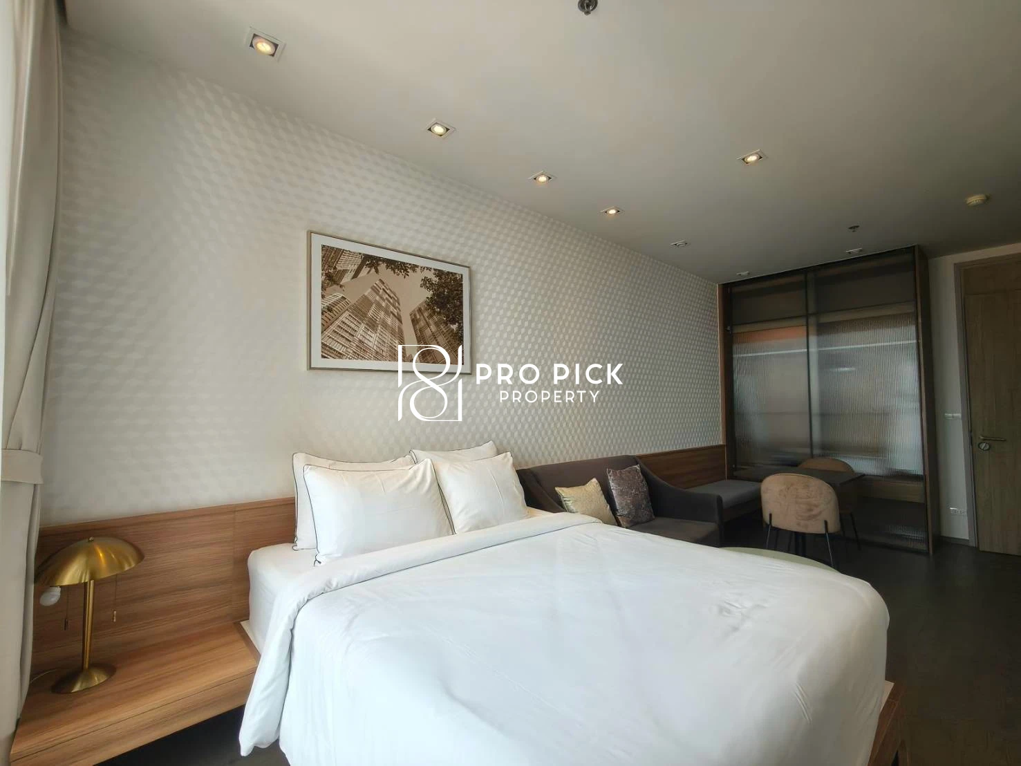 1 Bed Condominium in Khlong Toei, 22,000 THB/mo photo 2