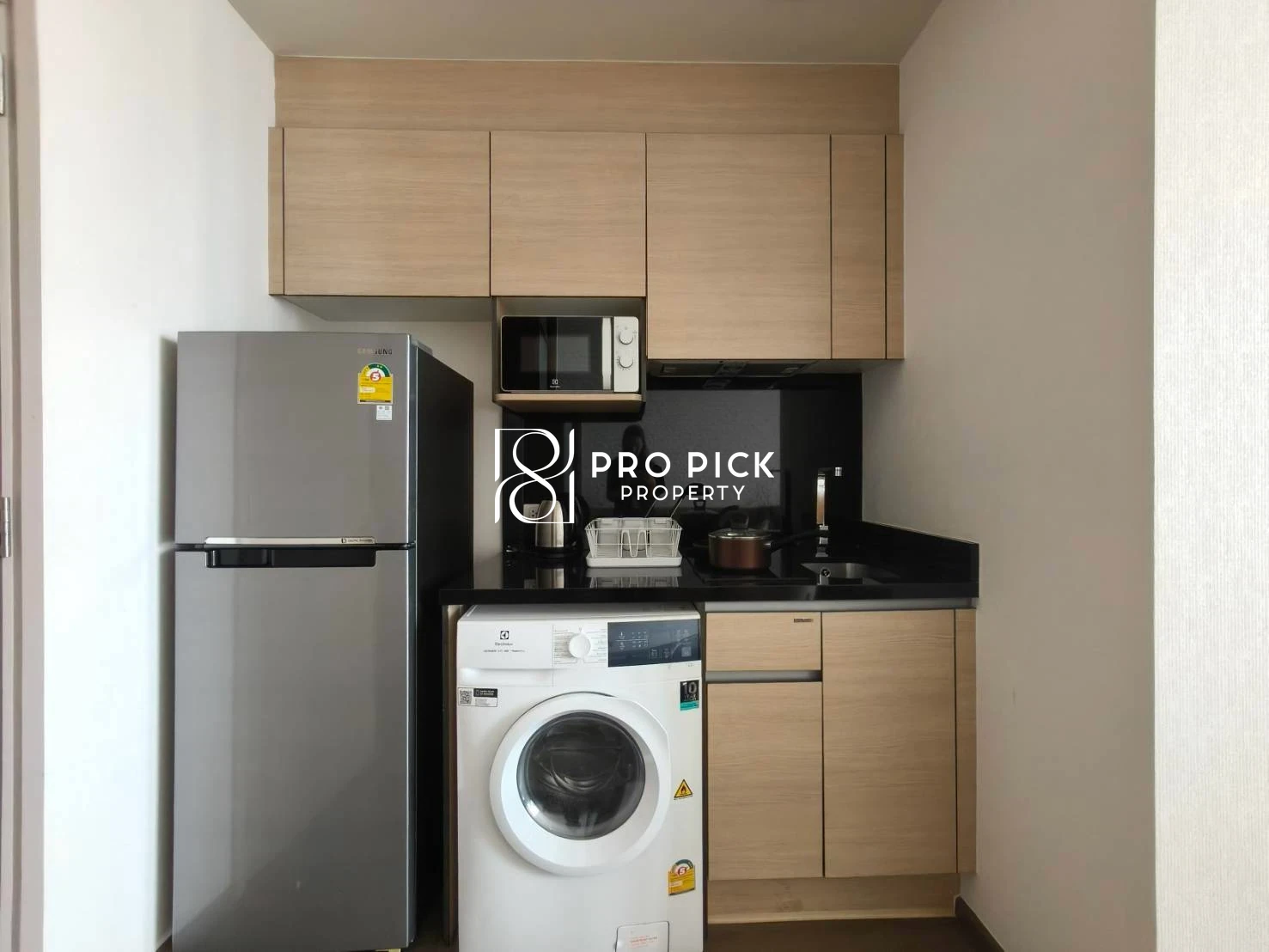 1 Bed Condominium in Khlong Toei, 22,000 THB/mo more photos
