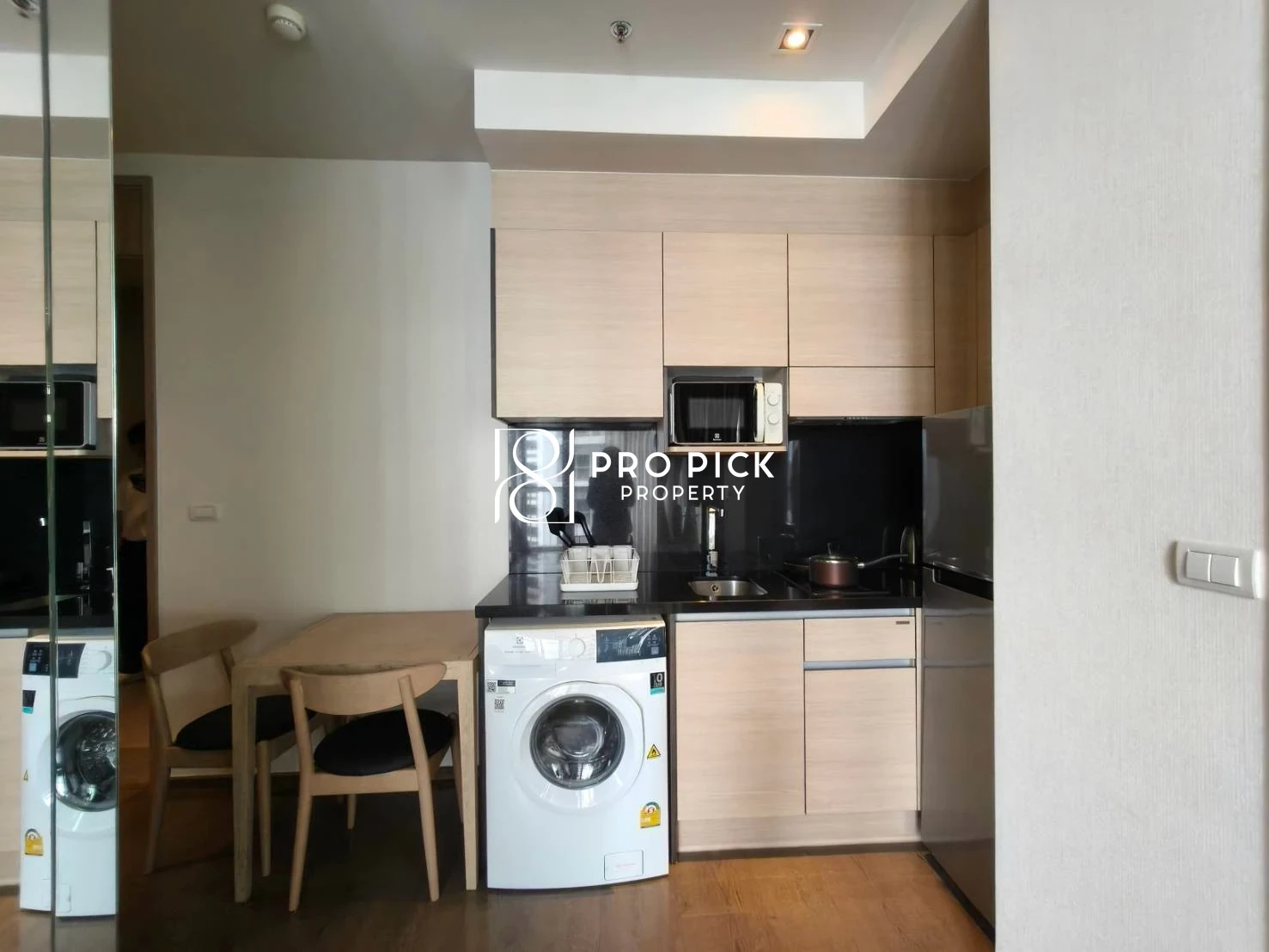 1 Bed Condominium in Khlong Toei, 24,000 THB/mo photo 3