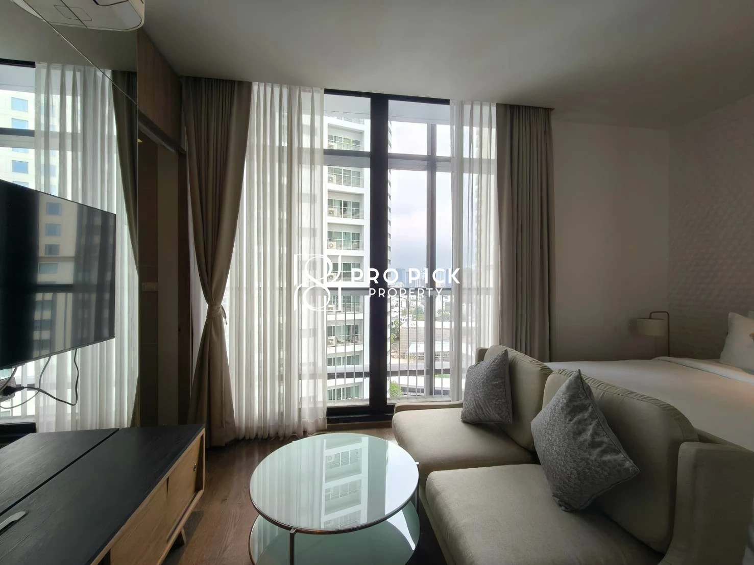 1 Bed Condominium in Khlong Toei, 24,000 THB/mo more photos