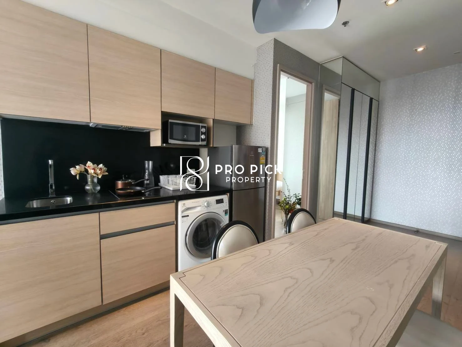 2 Bed Condominium in Khlong Toei, 48,000 THB/mo photo 2