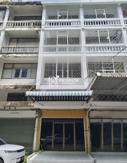 Shophouse in Watthana, 40,000 THB/mo