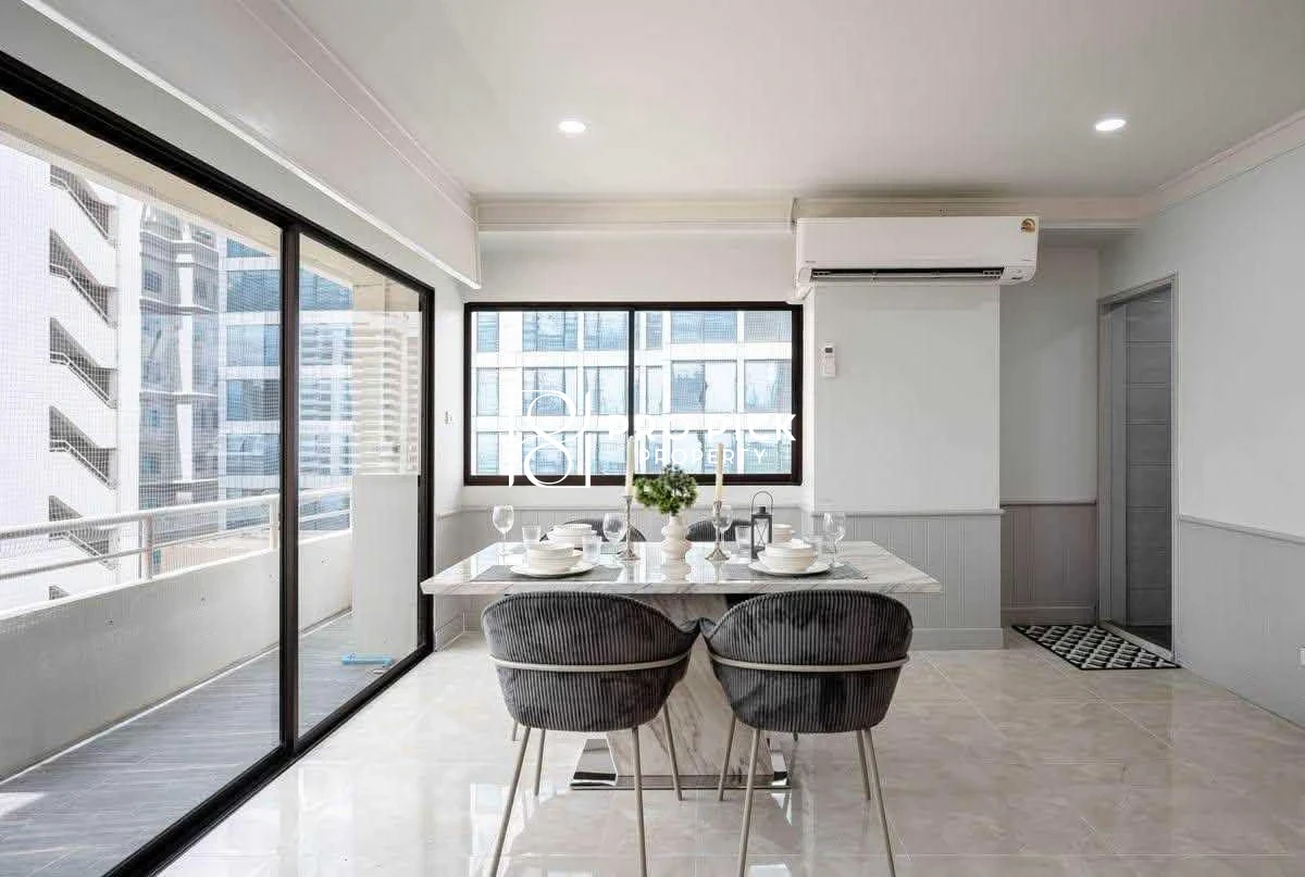 2 Bed Condominium in Khlong Toei, 9,900,000 THB