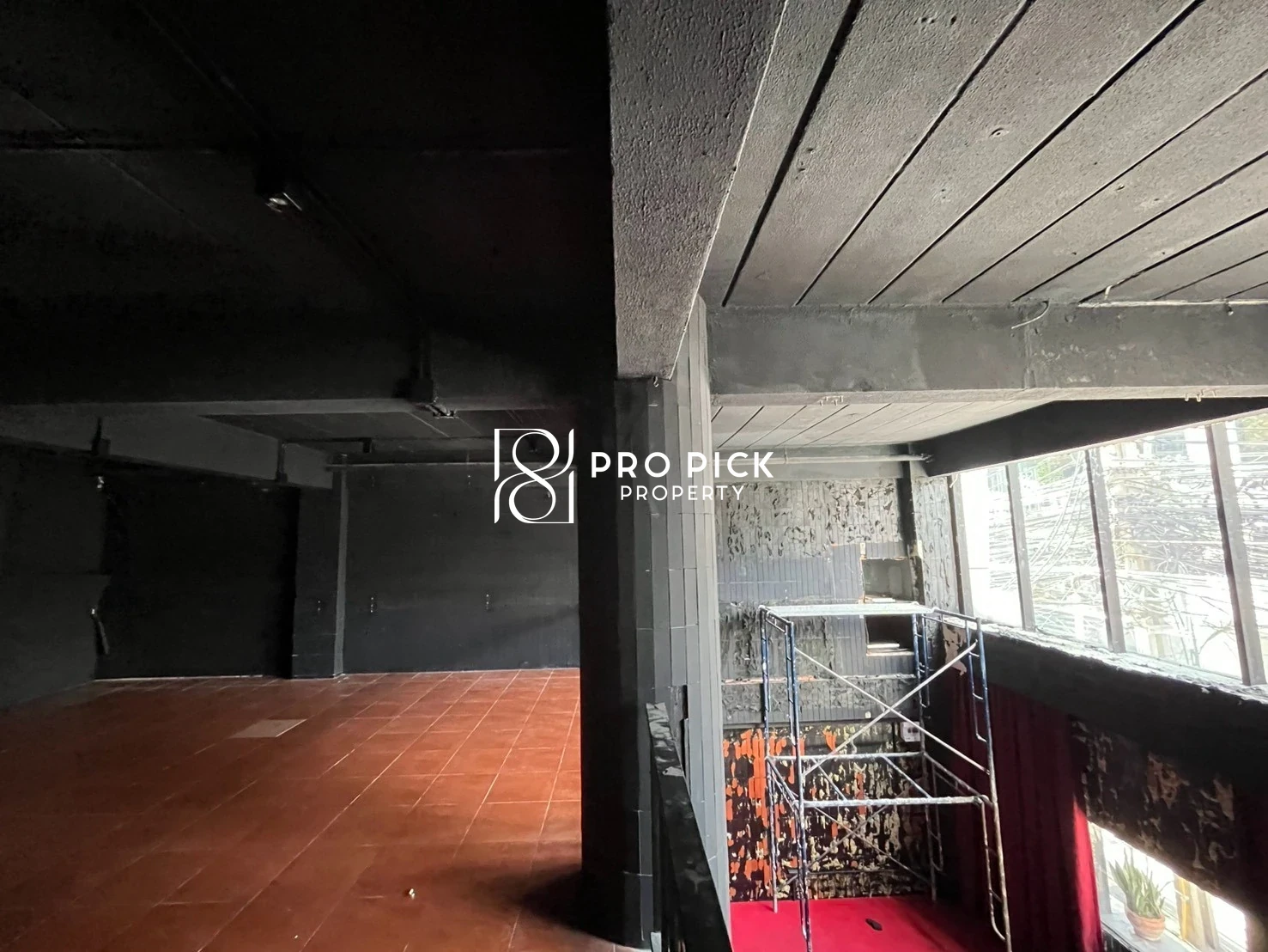 Shophouse in Watthana, 250,000 THB/mo